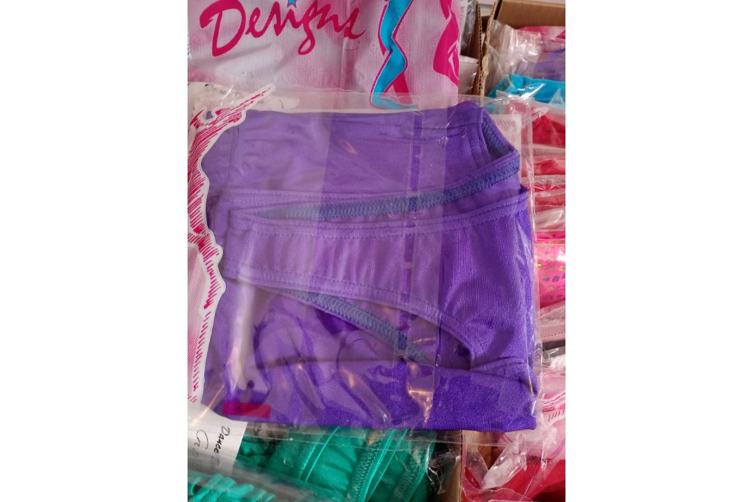 100 X DANCE DESIGNS CROP TOPS MIXED SIZE STYLE AND COLOURS APPROX RRP £1,200 - Image 3 of 6