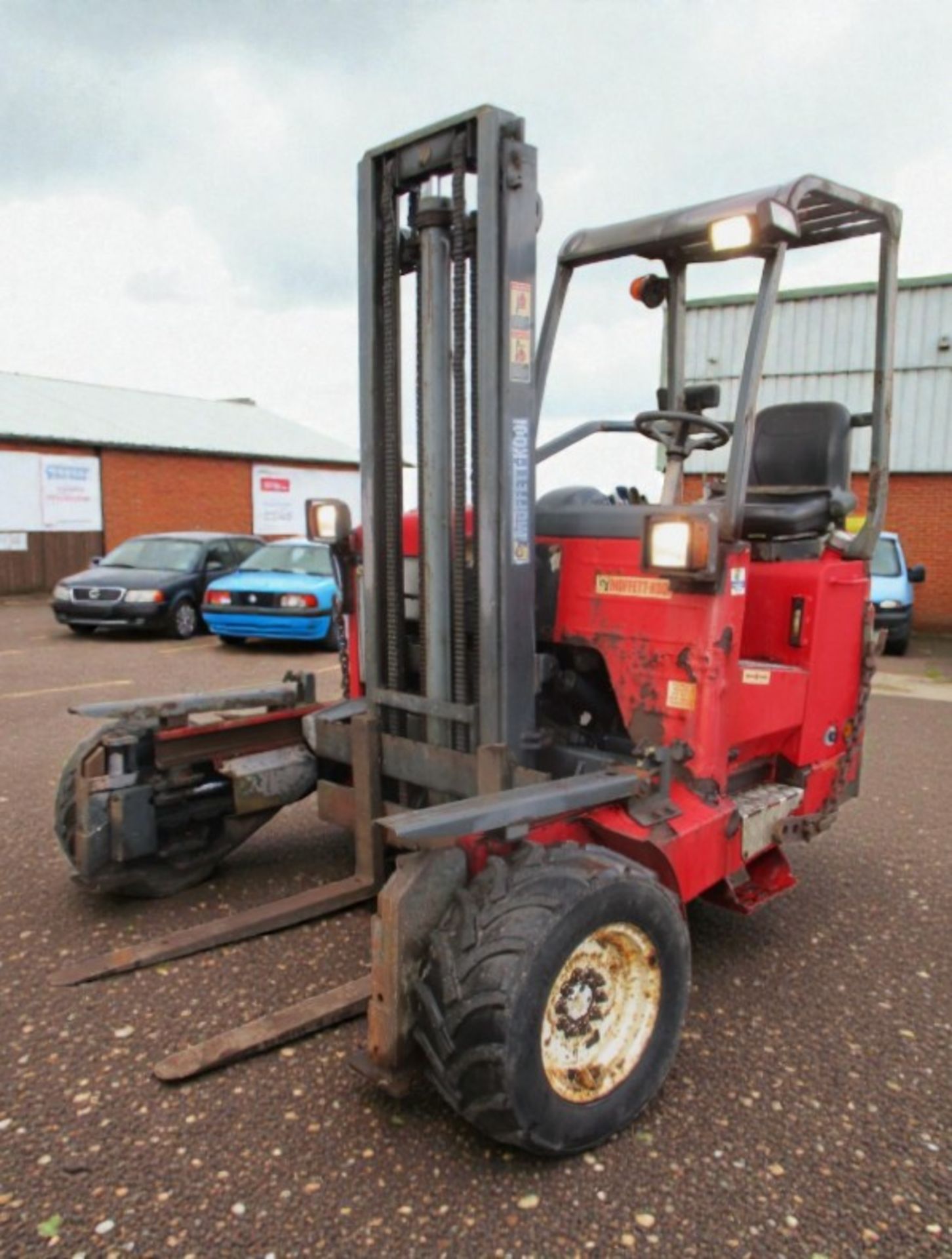 2005 MOFFETT MOUNTY M8 25.4 2.5 TON 4-WAY DIESEL FORKLIFT - Image 10 of 16