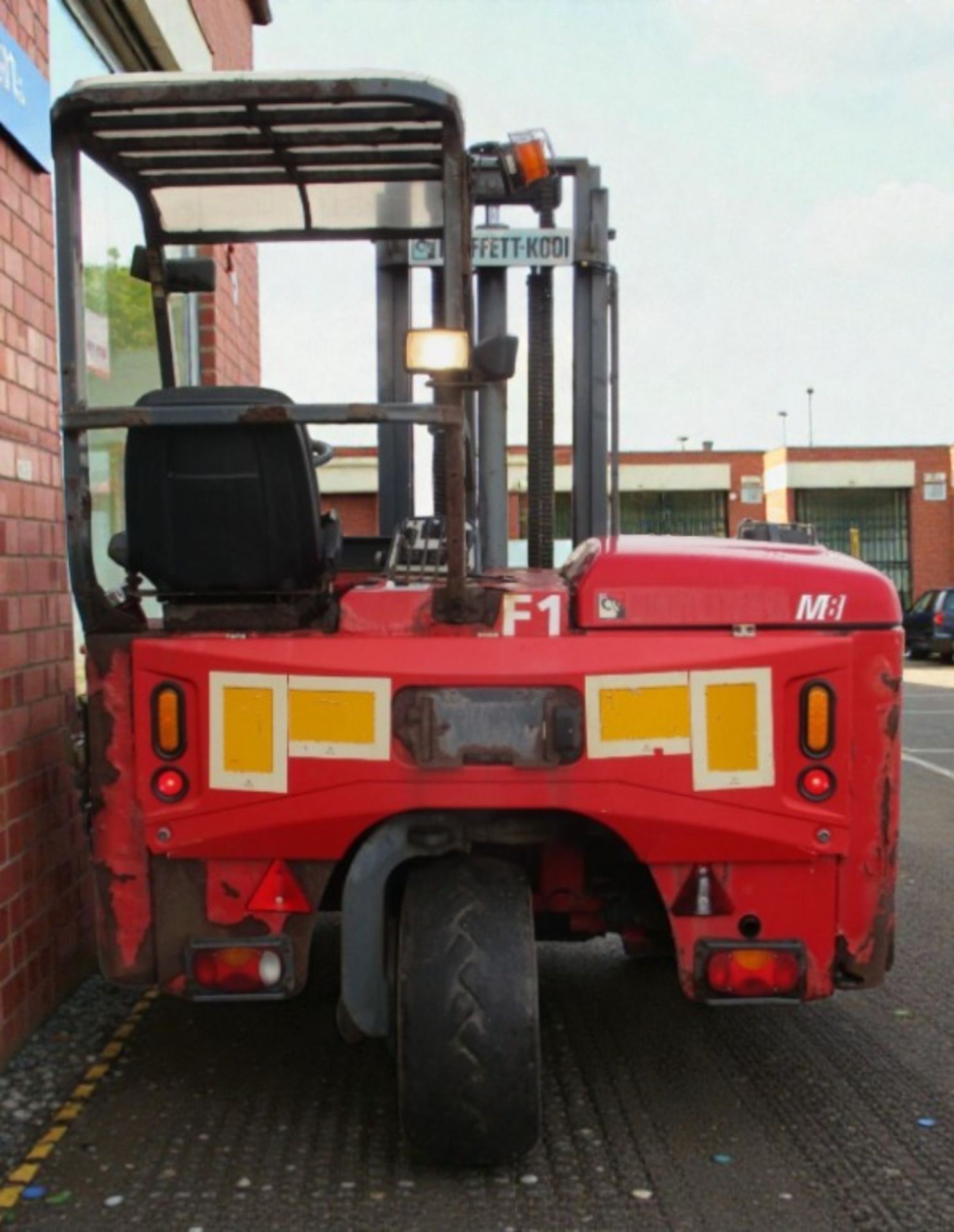 2005 MOFFETT MOUNTY M8 25.4 2.5 TON 4-WAY DIESEL FORKLIFT - Image 6 of 16