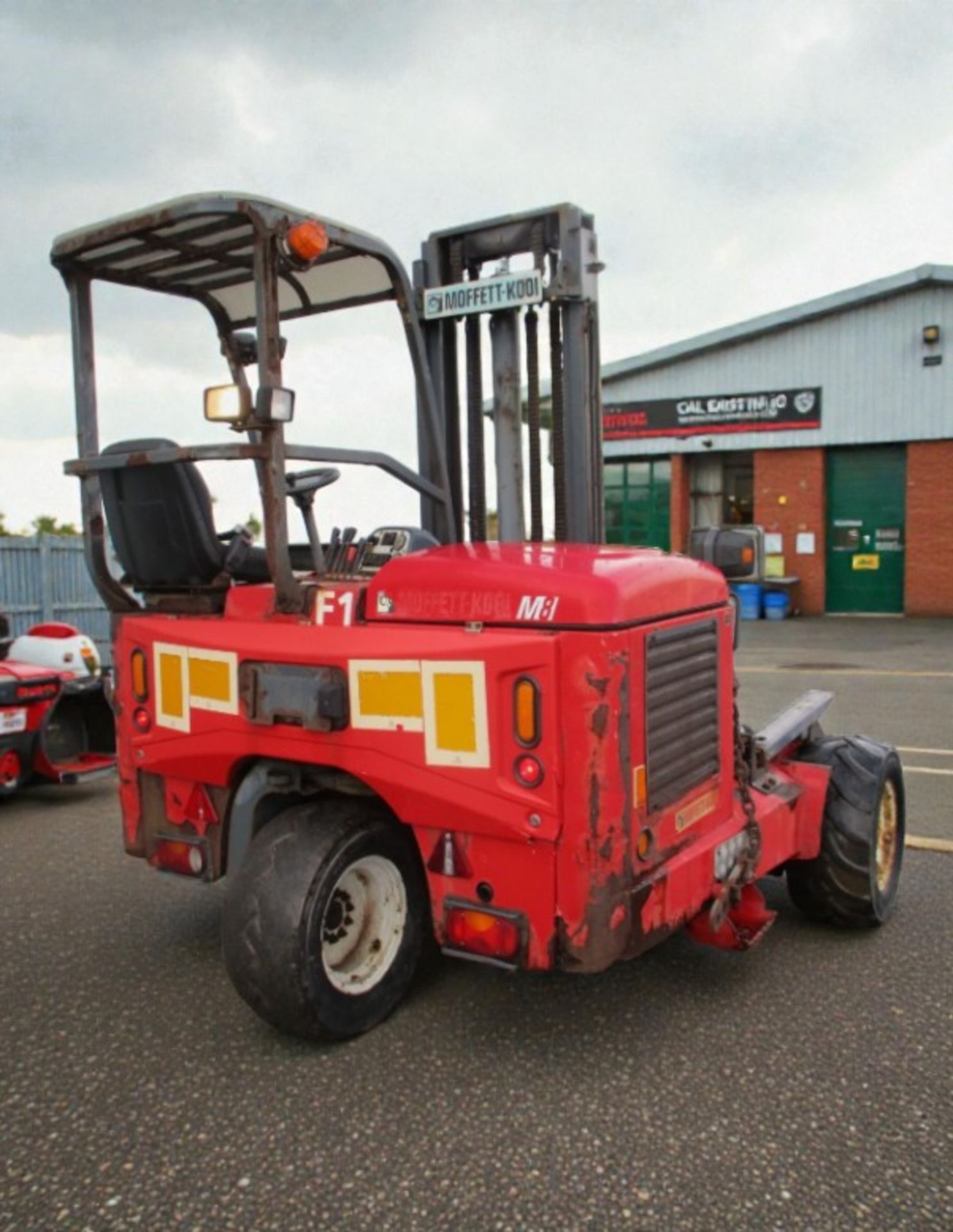 2005 MOFFETT MOUNTY M8 25.4 2.5 TON 4-WAY DIESEL FORKLIFT - Image 5 of 16