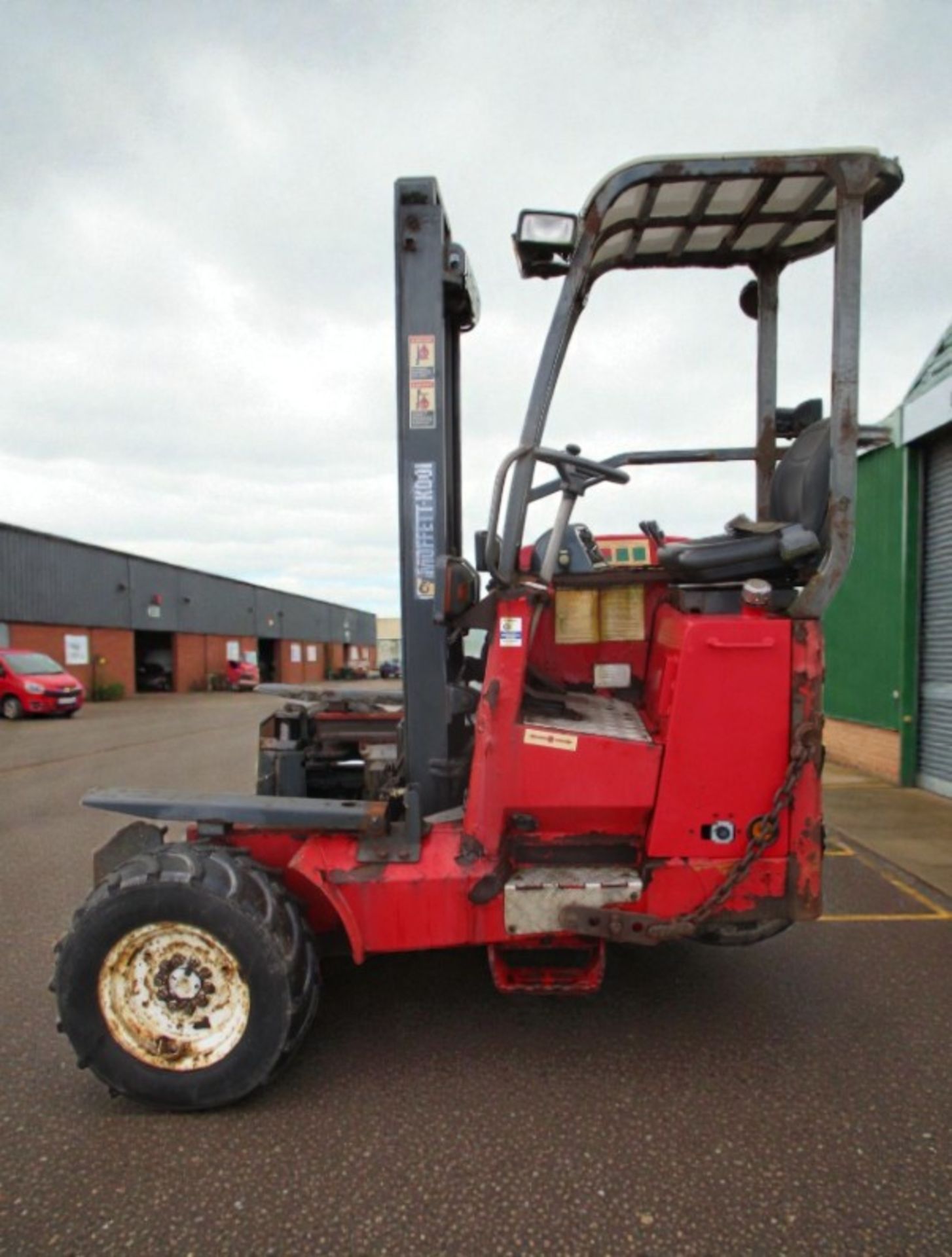 2005 MOFFETT MOUNTY M8 25.4 2.5 TON 4-WAY DIESEL FORKLIFT - Image 9 of 16