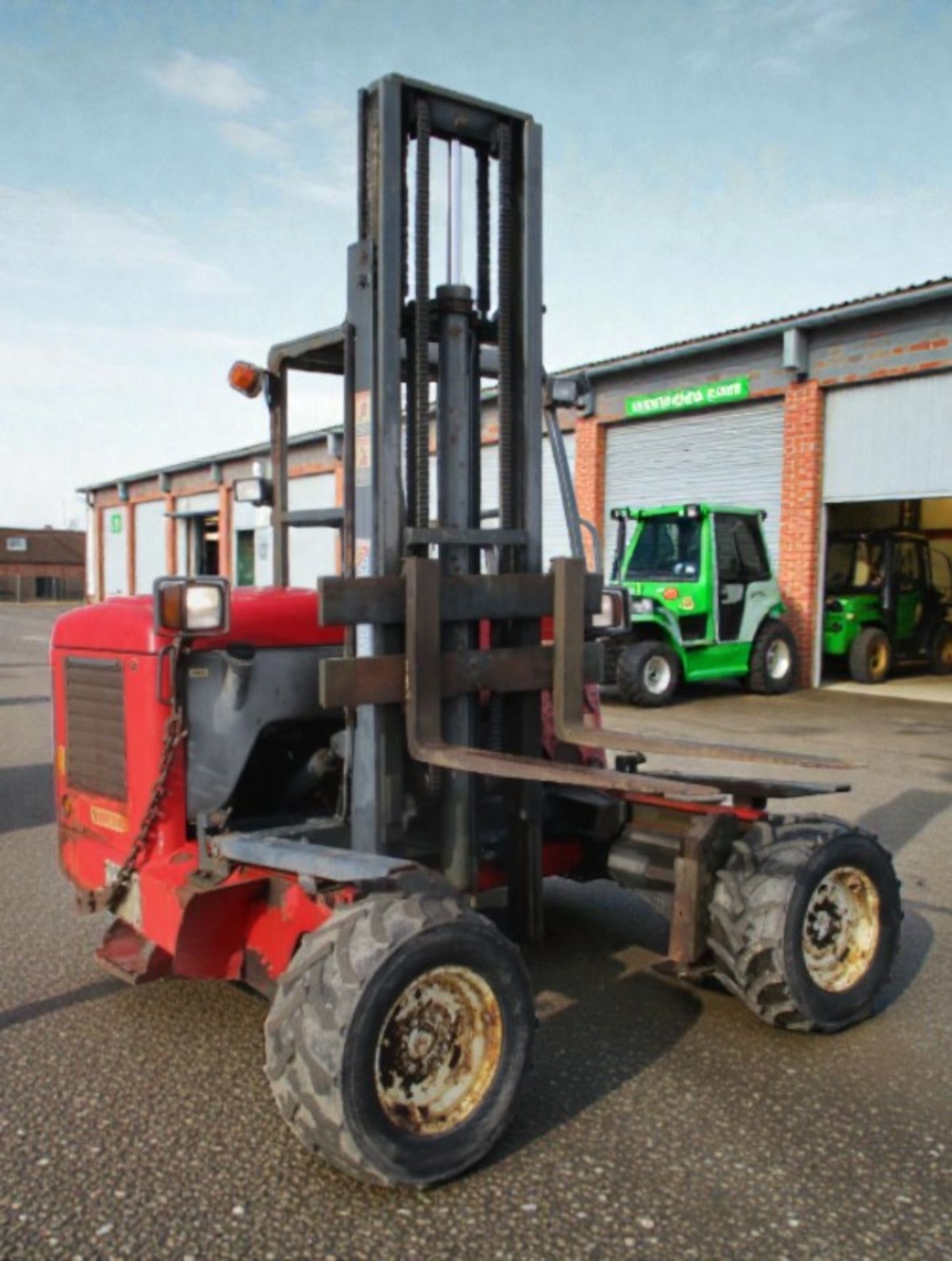 2005 MOFFETT MOUNTY M8 25.4 2.5 TON 4-WAY DIESEL FORKLIFT - Image 13 of 16