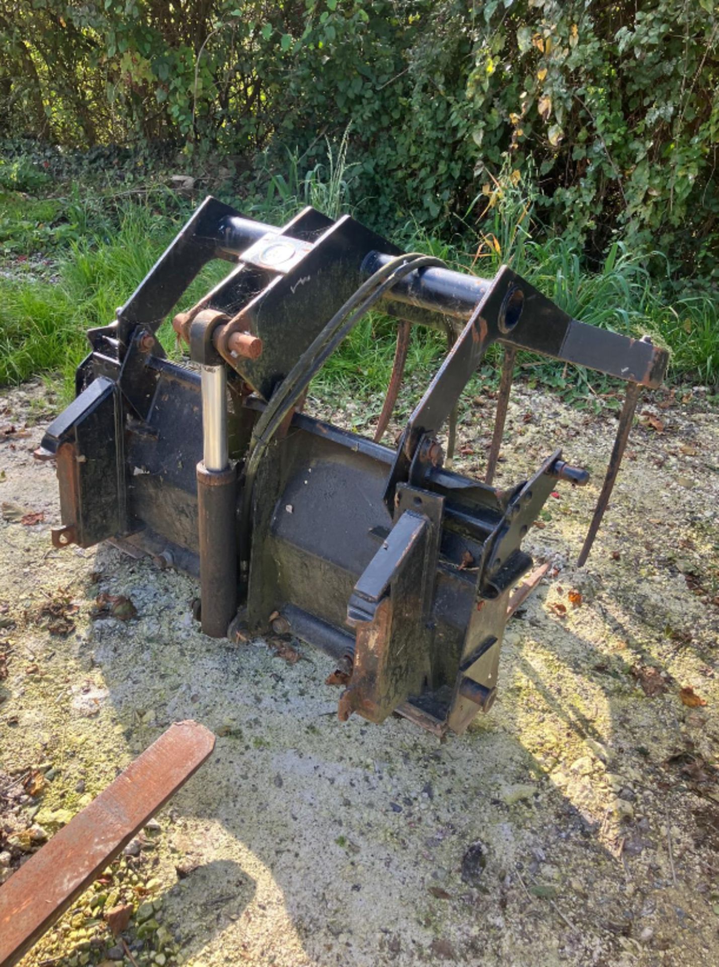 DUNG GRAB WITH EURO 3 BRACKETS - Image 2 of 2