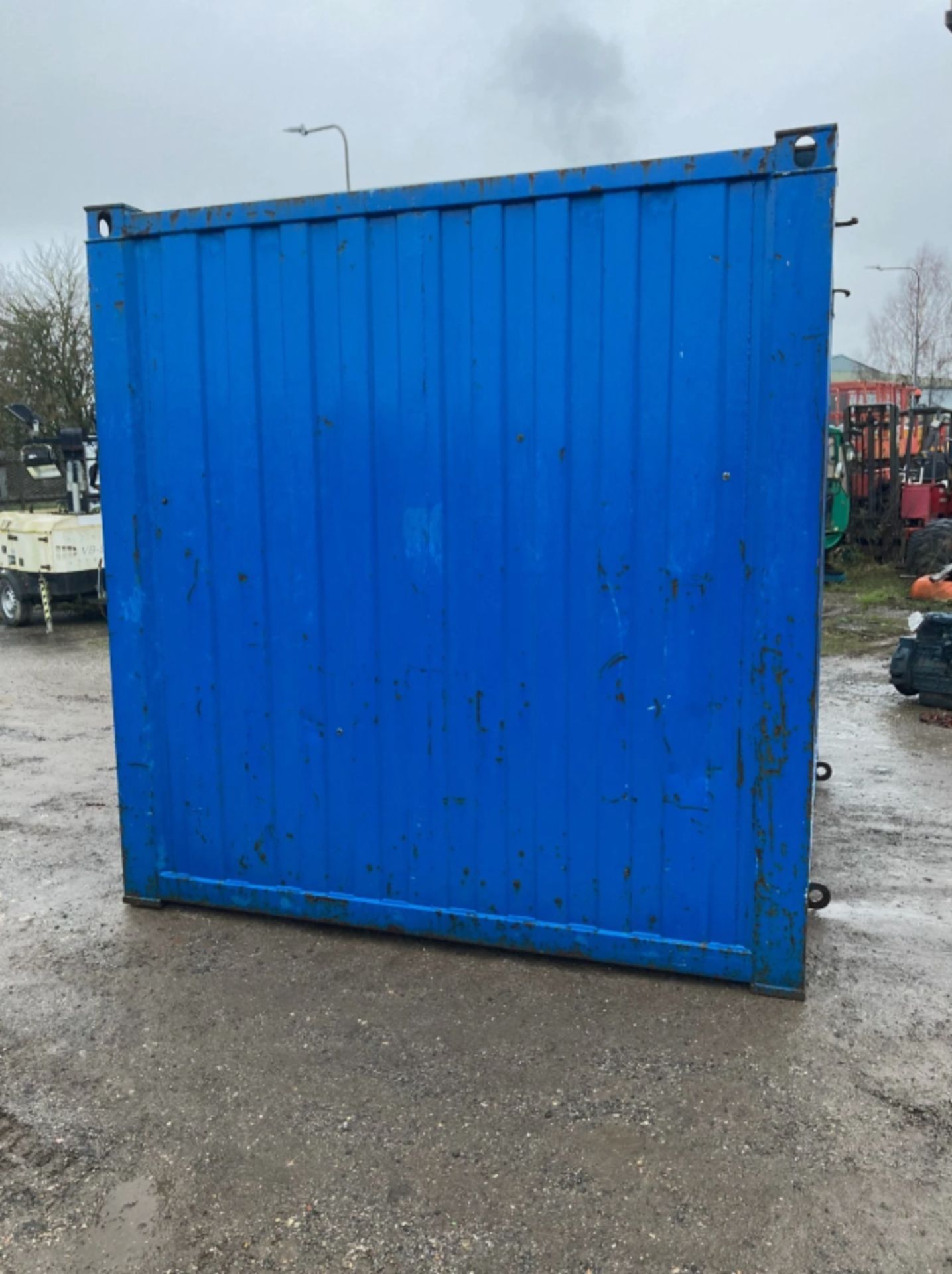 10 FT X 8 FT SHIPPING CONTAINER - Image 5 of 11