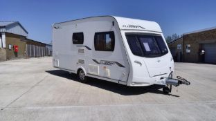 2010 SWIFT CHALLENGER 560 – FIXED ISLAND BED CARAVAN >>--NO VAT ON HAMMER--<<