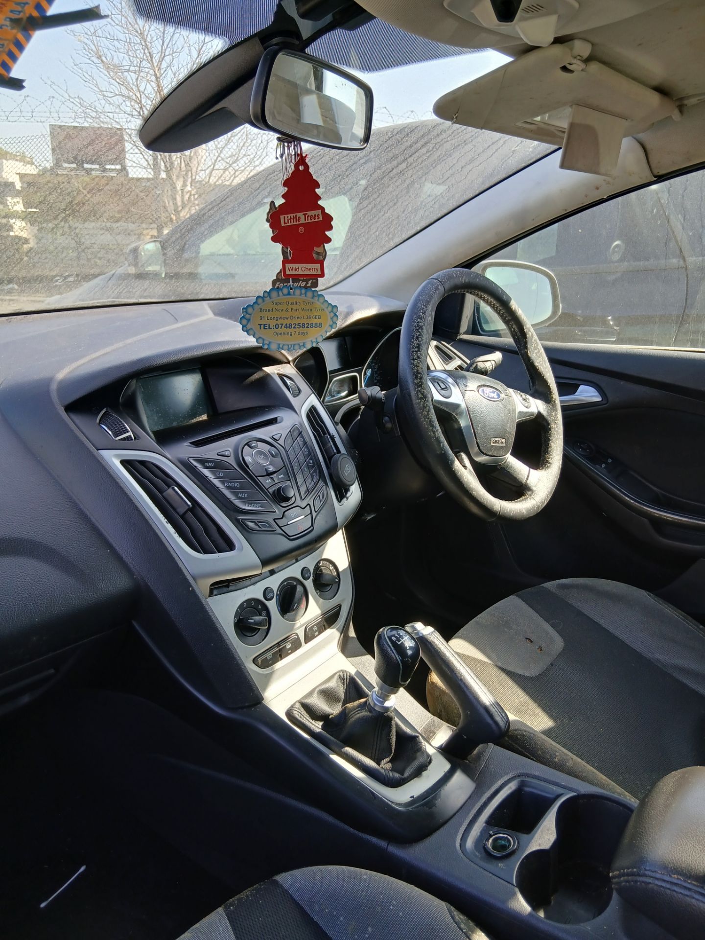 2014 FORD FOCUS ZETEC NAVIGATOR TDCI 1.6 DIESEL MANUAL – BLACK >>--NO VAT ON HAMMER--<< - Image 5 of 11