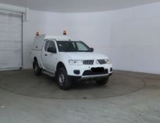 **(ONLY 91K MILEAGE)** 2014 MITSUBISHI L200 2.5 DI-D 4X4 MANUAL DIESEL PICK UP IN WHITE