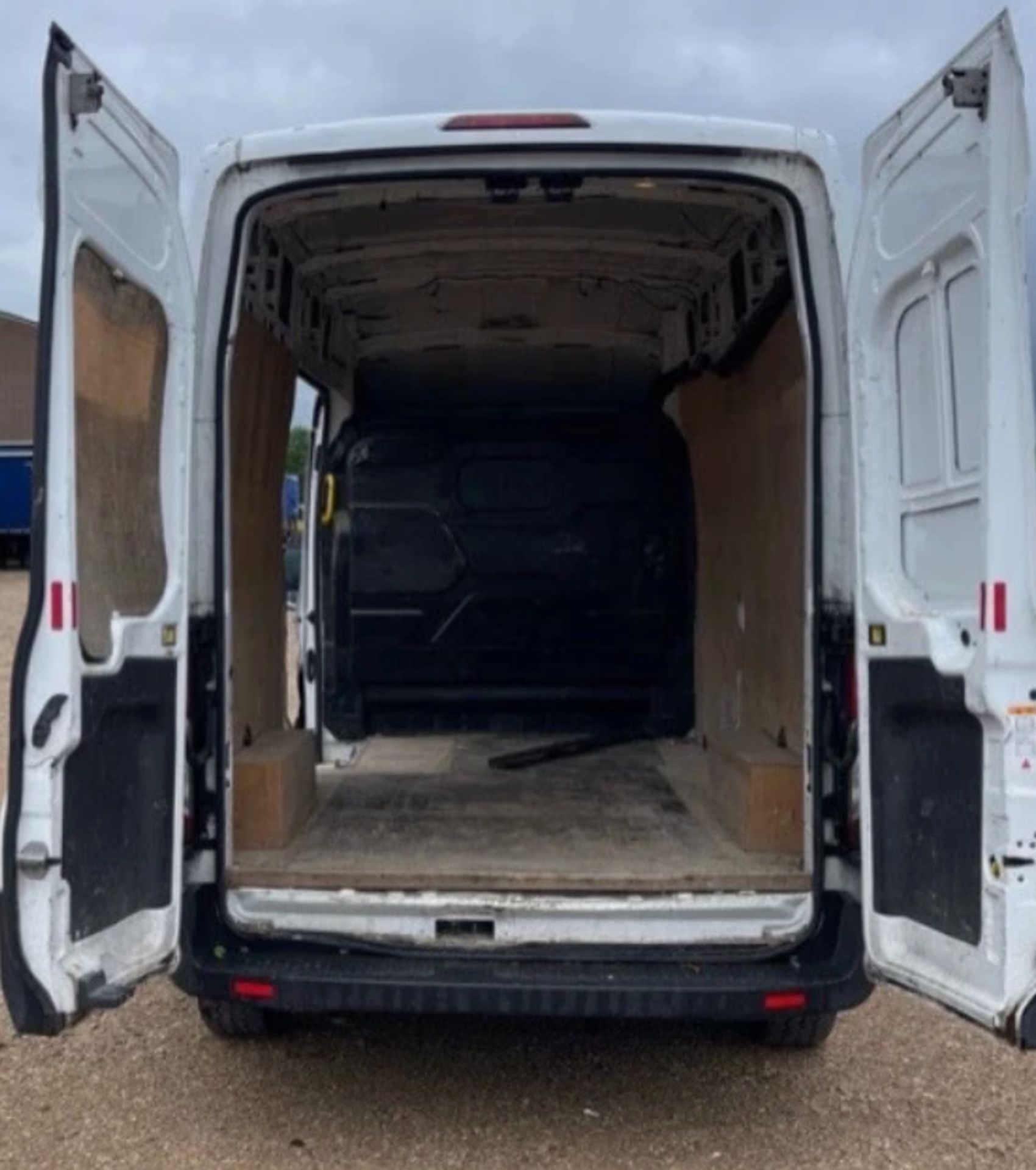2017 FORD TRANSIT T350 TDCI ECOBLUE L3H2 RWD 2.0 PANEL VAN - Image 5 of 11