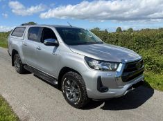**(ONLY 29K MILEAGE)** 2021 TOYOTA HILUX ICON D-4D 4WD DCB AUTO 2393CC DIESEL PICK UP IN SILVER