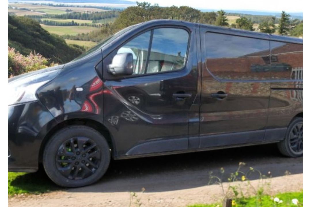 2017 RENAULT TRAFIC LL29 SPORT NAV ENERGY DCI – LWB – 97K – BLACK - Image 4 of 13