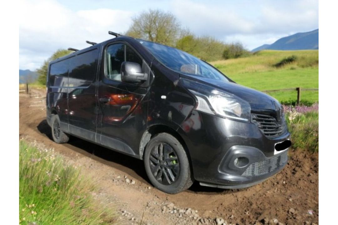 2017 RENAULT TRAFIC LL29 SPORT NAV ENERGY DCI – LWB – 97K – BLACK - Image 3 of 13