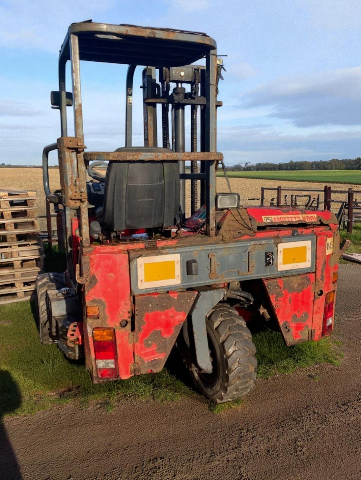 MOFFETT MOUNTY M2003 TRUCK-MOUNTED FORKLIFT – 2 TON - Image 3 of 10