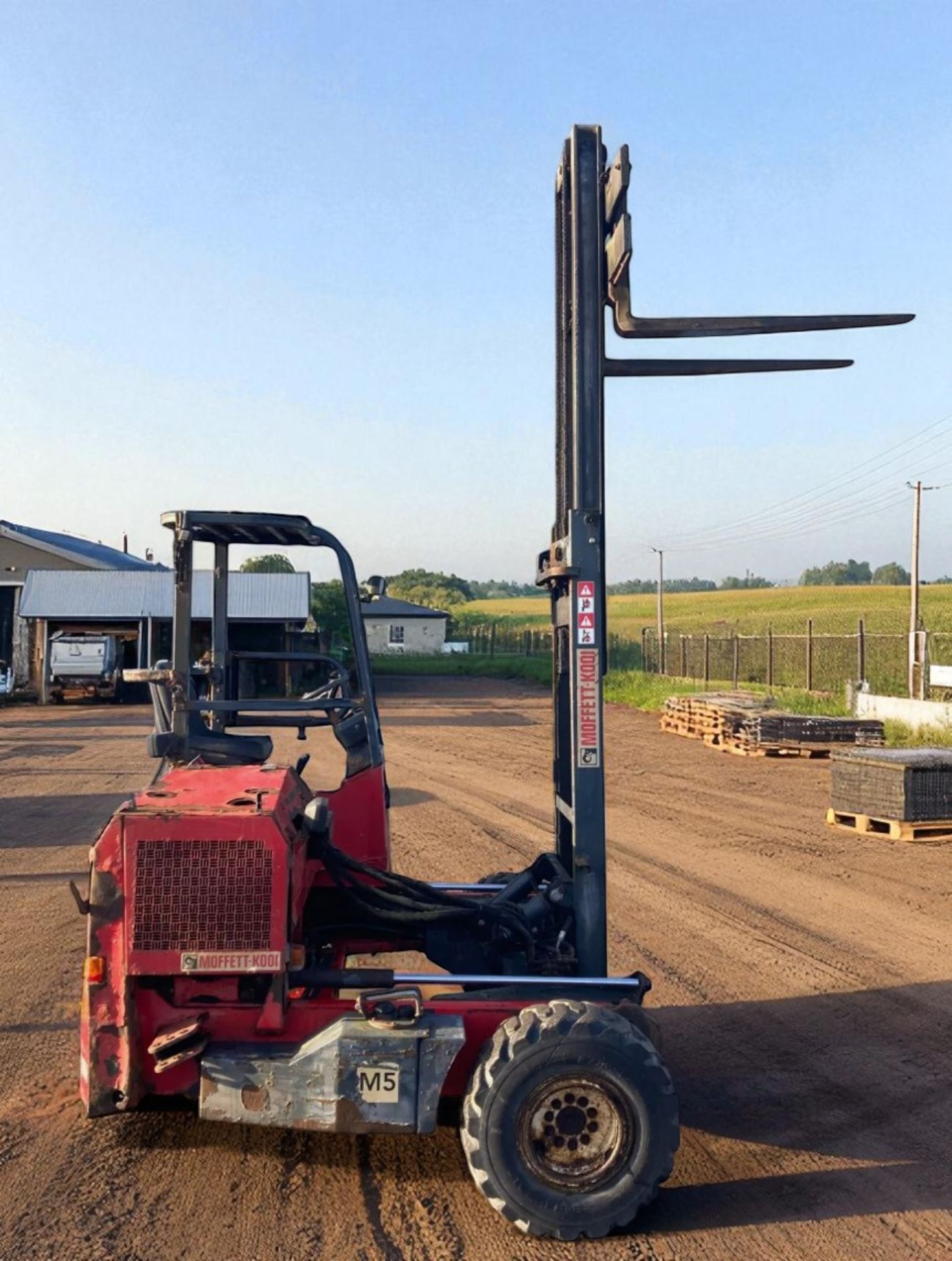 MOFFETT MOUNTY M2003 TRUCK-MOUNTED FORKLIFT – 2 TON - Image 2 of 10