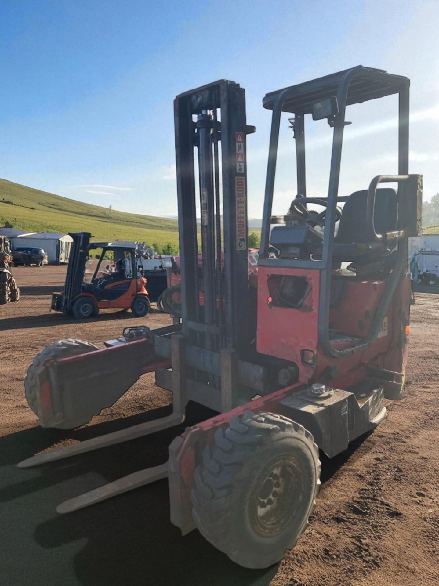 MOFFETT MOUNTY M2003 TRUCK-MOUNTED FORKLIFT – 2 TON - Image 7 of 10