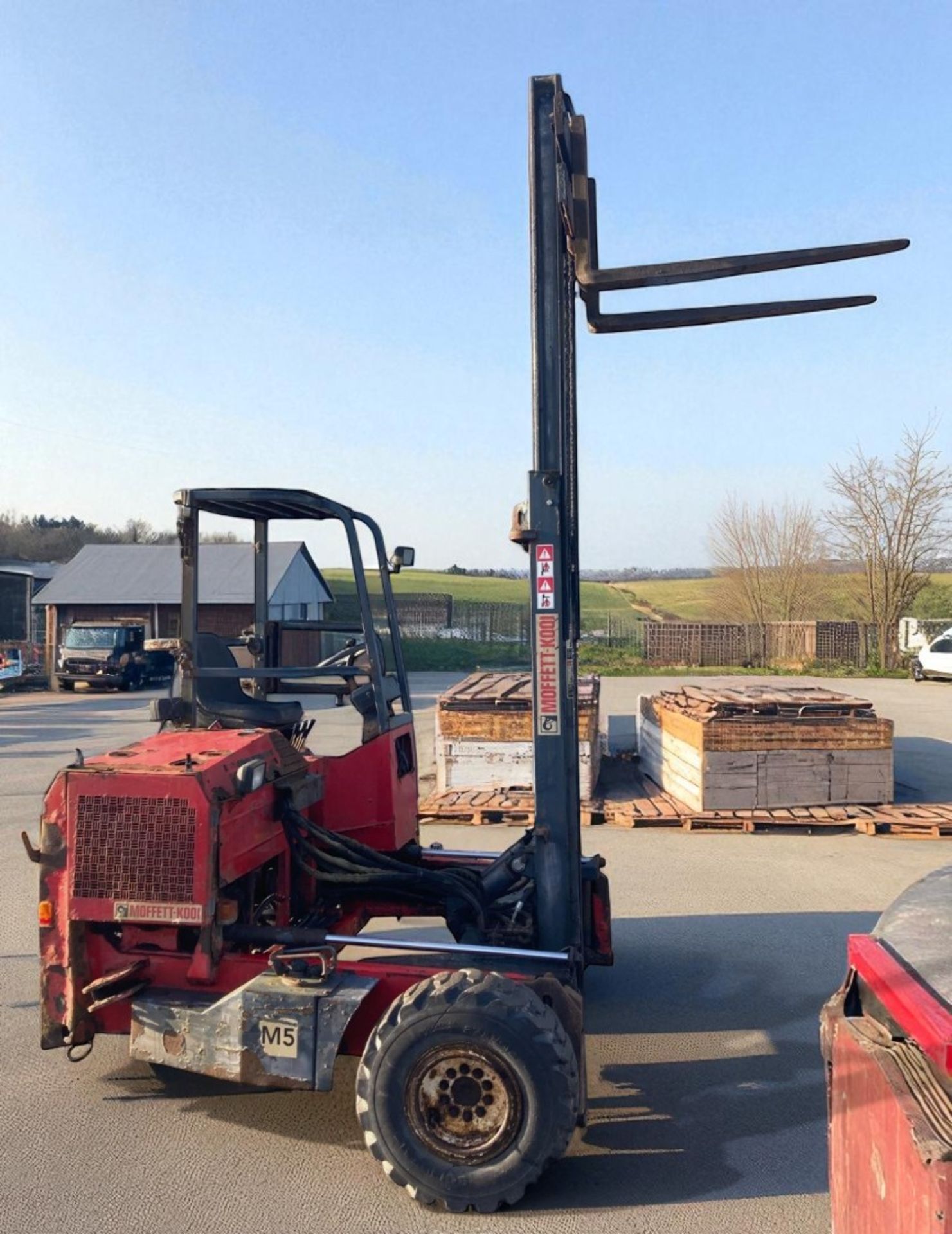 MOFFETT MOUNTY M2003 TRUCK-MOUNTED FORKLIFT – 2 TON - Image 4 of 10
