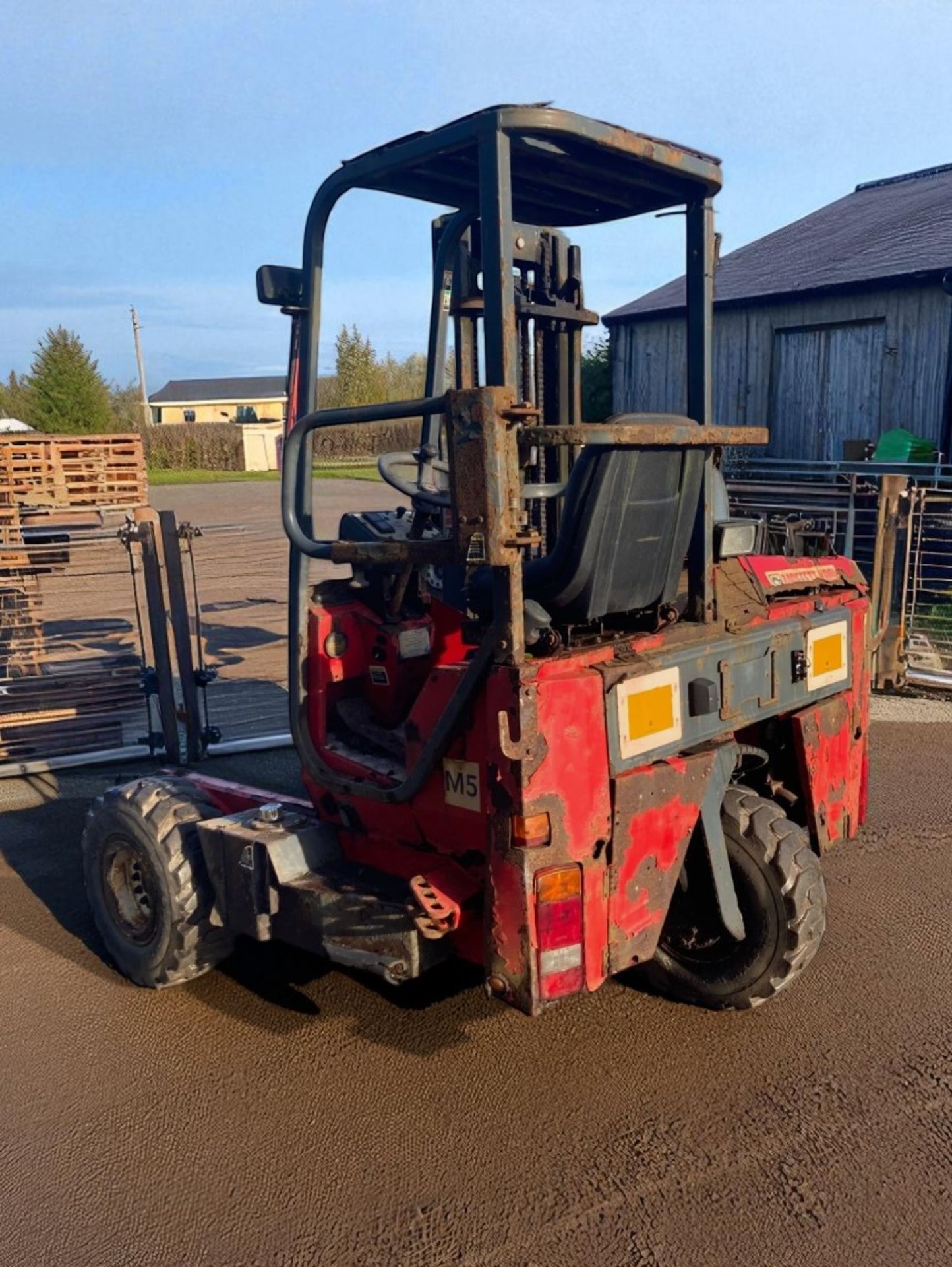 MOFFETT MOUNTY M2003 TRUCK-MOUNTED FORKLIFT – 2 TON - Image 5 of 10
