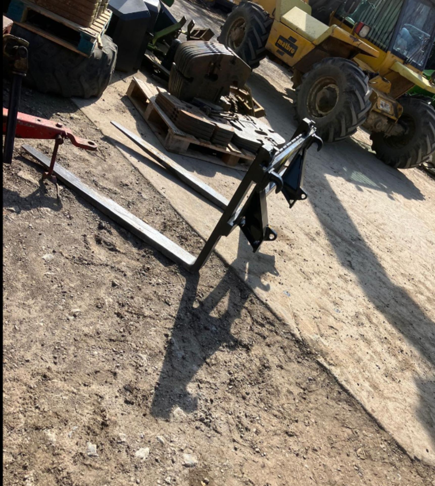 NEW PALLET FORKS ON EURO 8 BRACKETS - Image 6 of 6