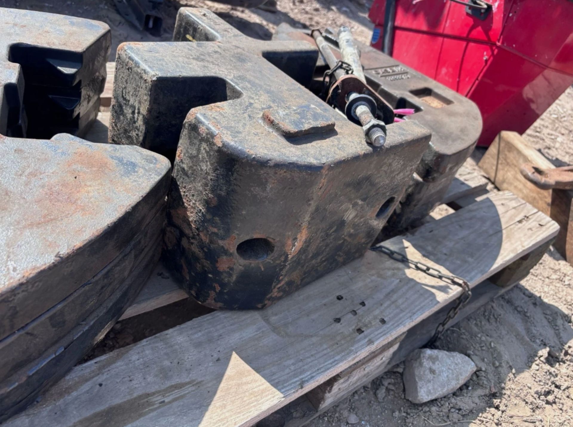 CASE INTERNATIONAL TRACTOR WEIGHTS & WEIGHT BLOCK WITH FRONT LINKAGE - Image 6 of 6