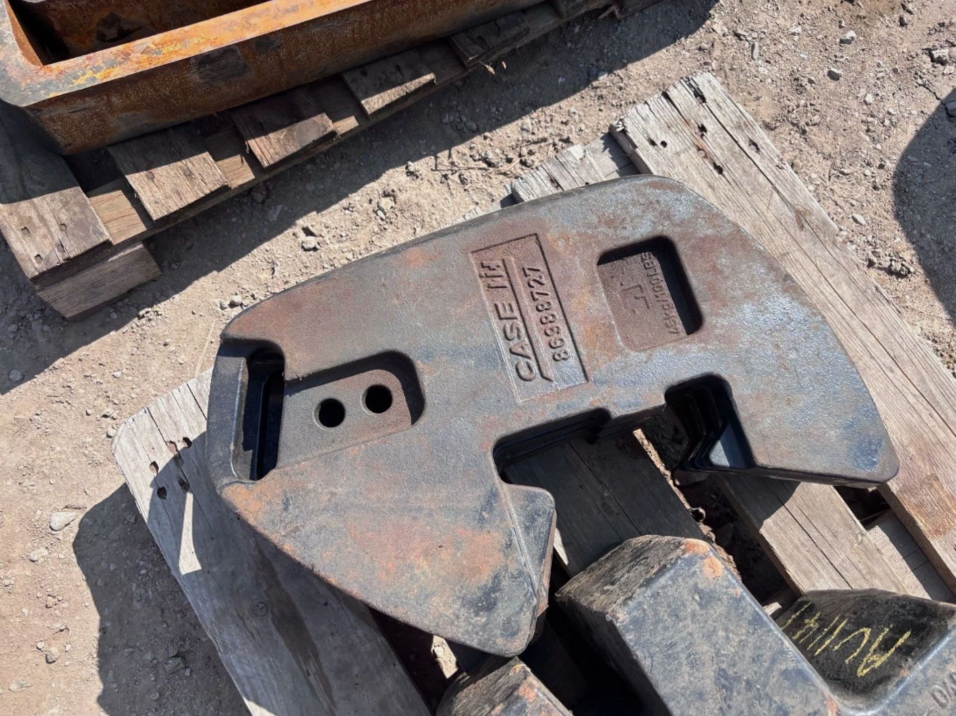 CASE INTERNATIONAL TRACTOR WEIGHTS & WEIGHT BLOCK WITH FRONT LINKAGE - Image 5 of 6