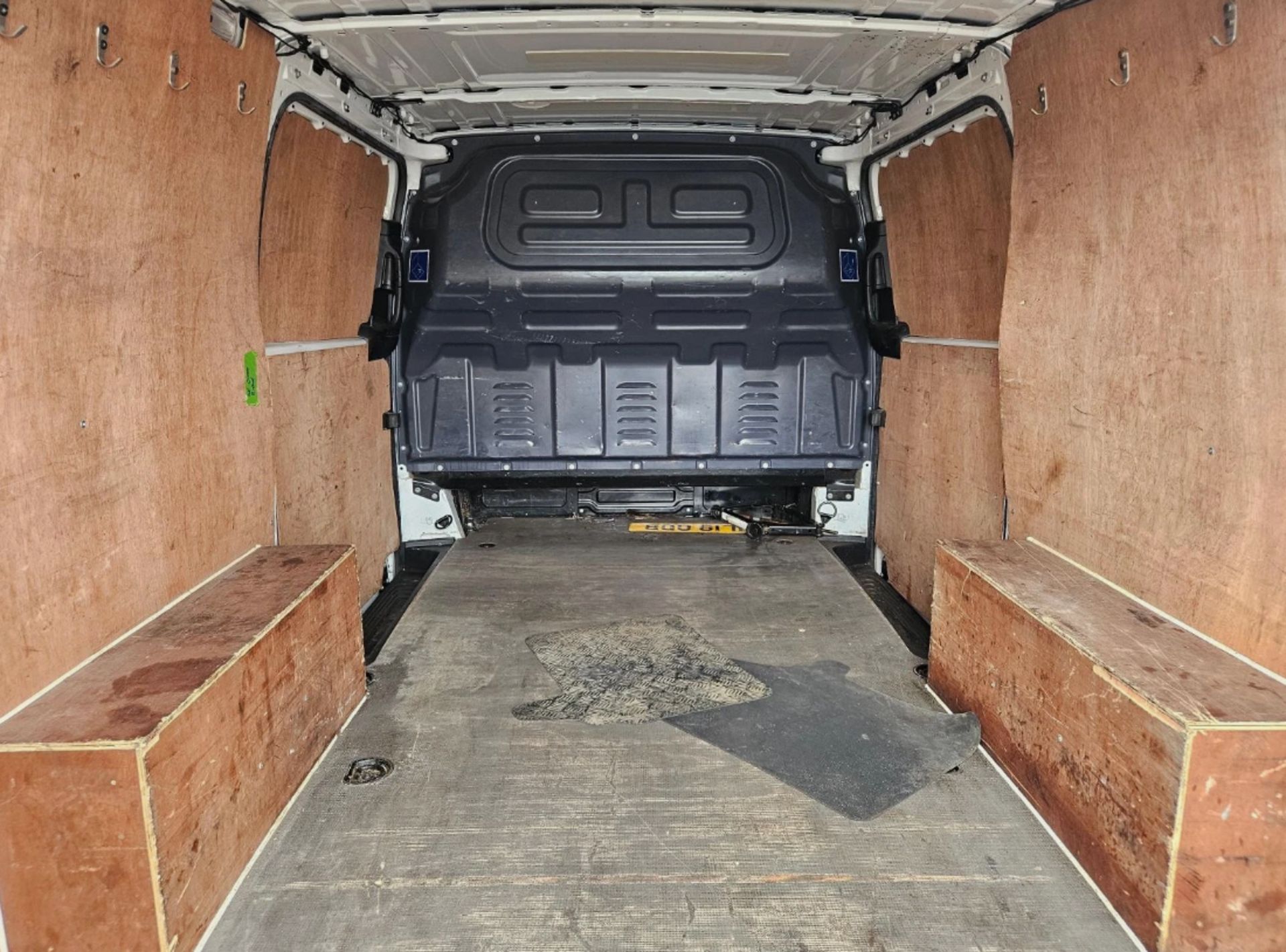 **(ONLY 90K MILEAGE)** 2018 MERCEDES-BENZ VITO 111 CDI L2H1 1598CC DIESEL >>--NO VAT ON HAMMER--<< - Image 10 of 14