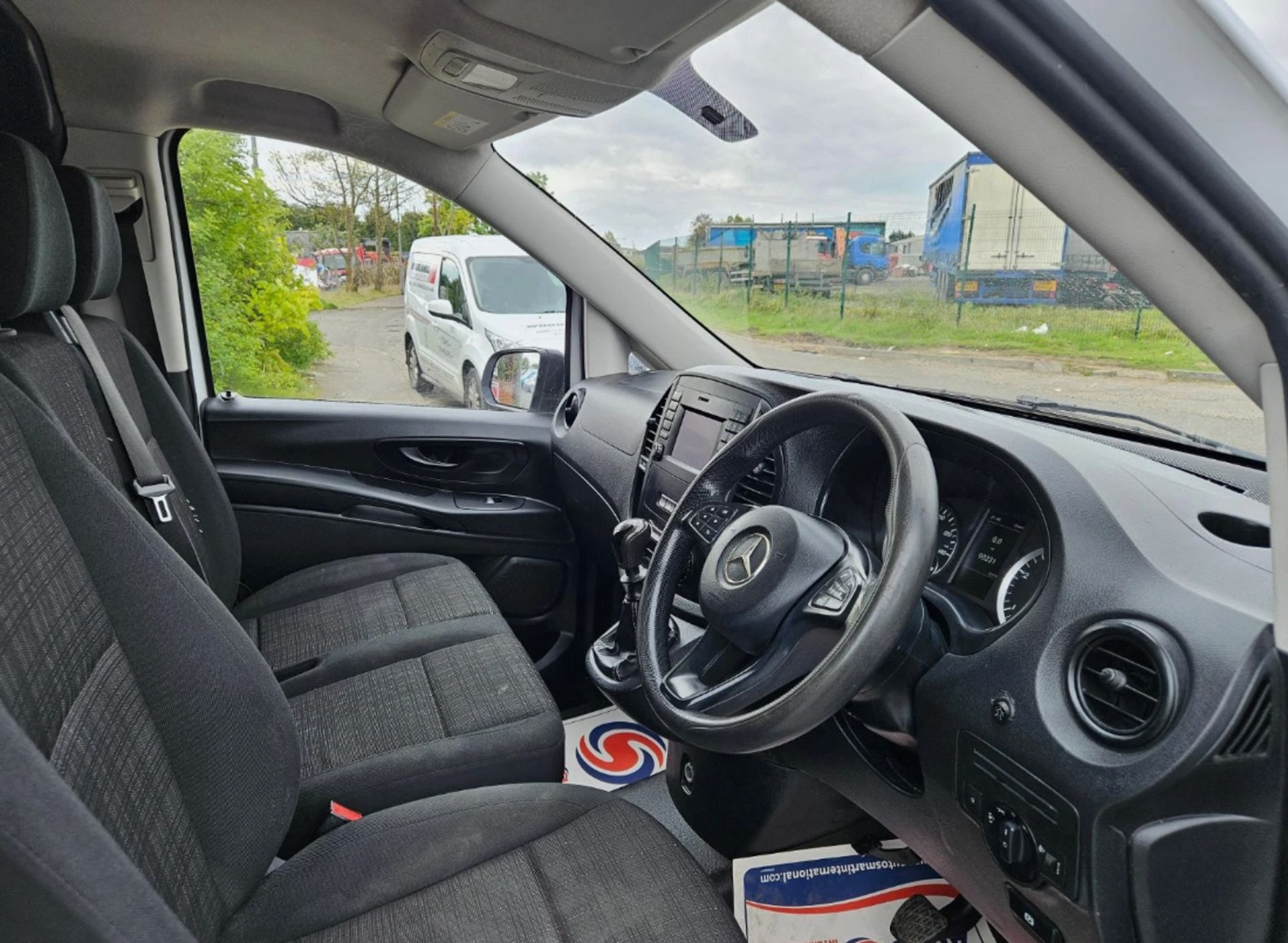 **(ONLY 90K MILEAGE)** 2018 MERCEDES-BENZ VITO 111 CDI L2H1 1598CC DIESEL >>--NO VAT ON HAMMER--<< - Image 13 of 14