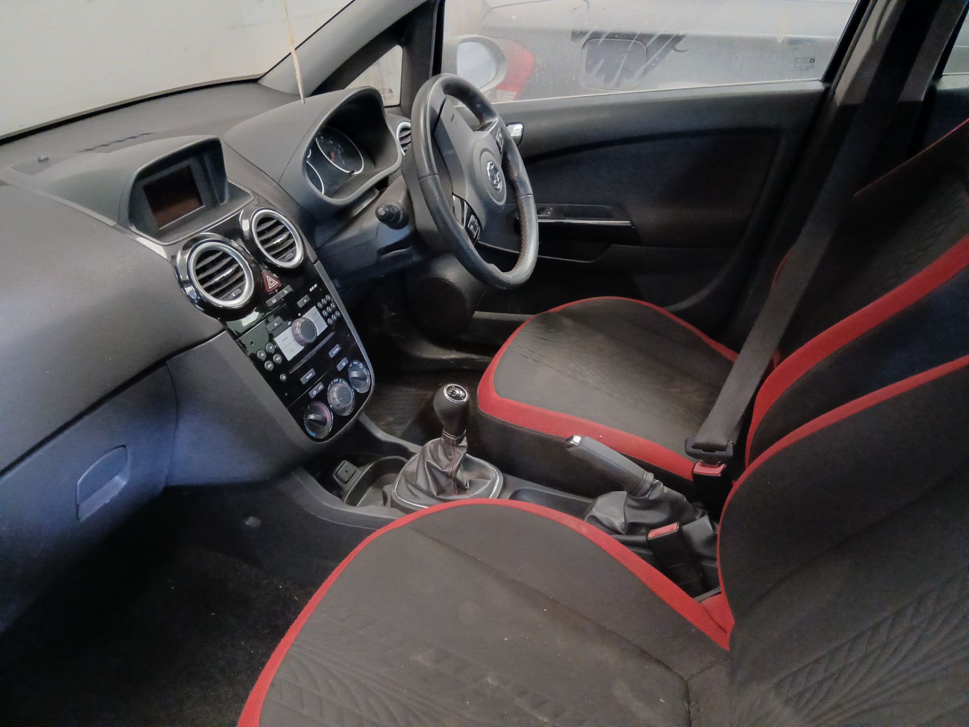 2012 VAUXHALL CORSA SRI CDTI – 1.7 DIESEL MANUAL HATCHBACK >>--NO VAT ON HAMMER--<< - Image 6 of 11