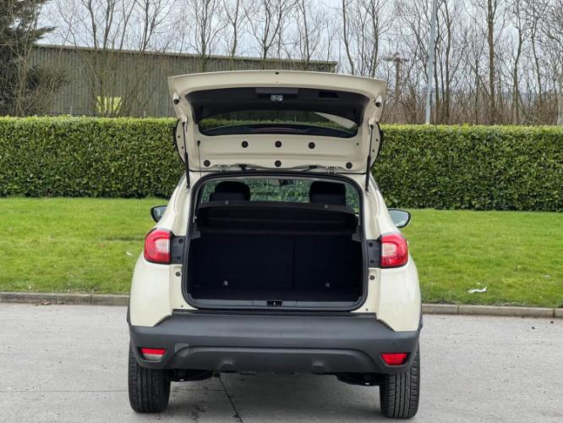**(ONLY 115K MILEAGE)** 2016 RENAULT CAPTUR DYNAMIQUE S NAV DIESEL >>--NO VAT ON HAMMER--<< - Image 7 of 20