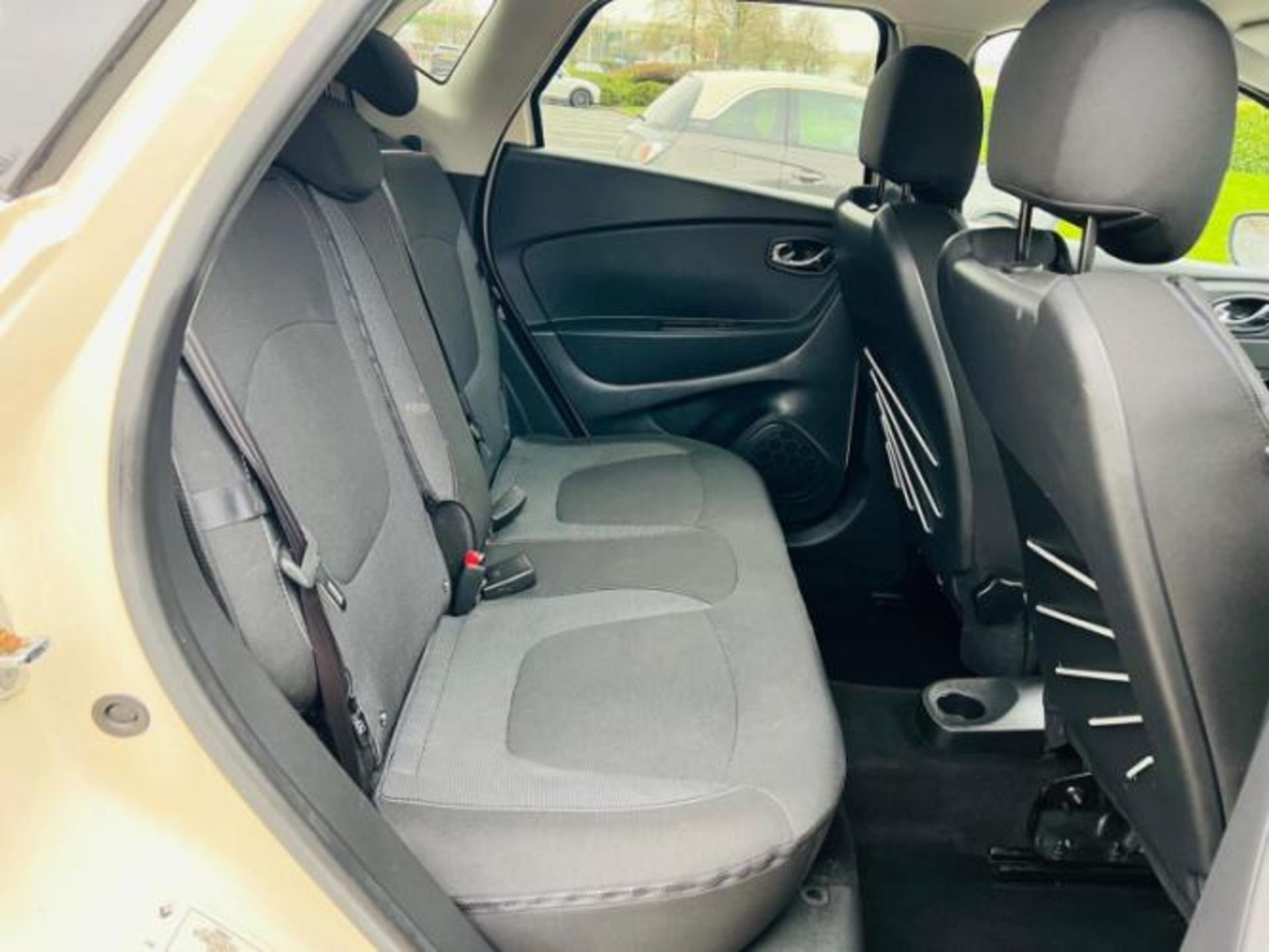 **(ONLY 115K MILEAGE)** 2016 RENAULT CAPTUR DYNAMIQUE S NAV DIESEL >>--NO VAT ON HAMMER--<< - Image 13 of 20