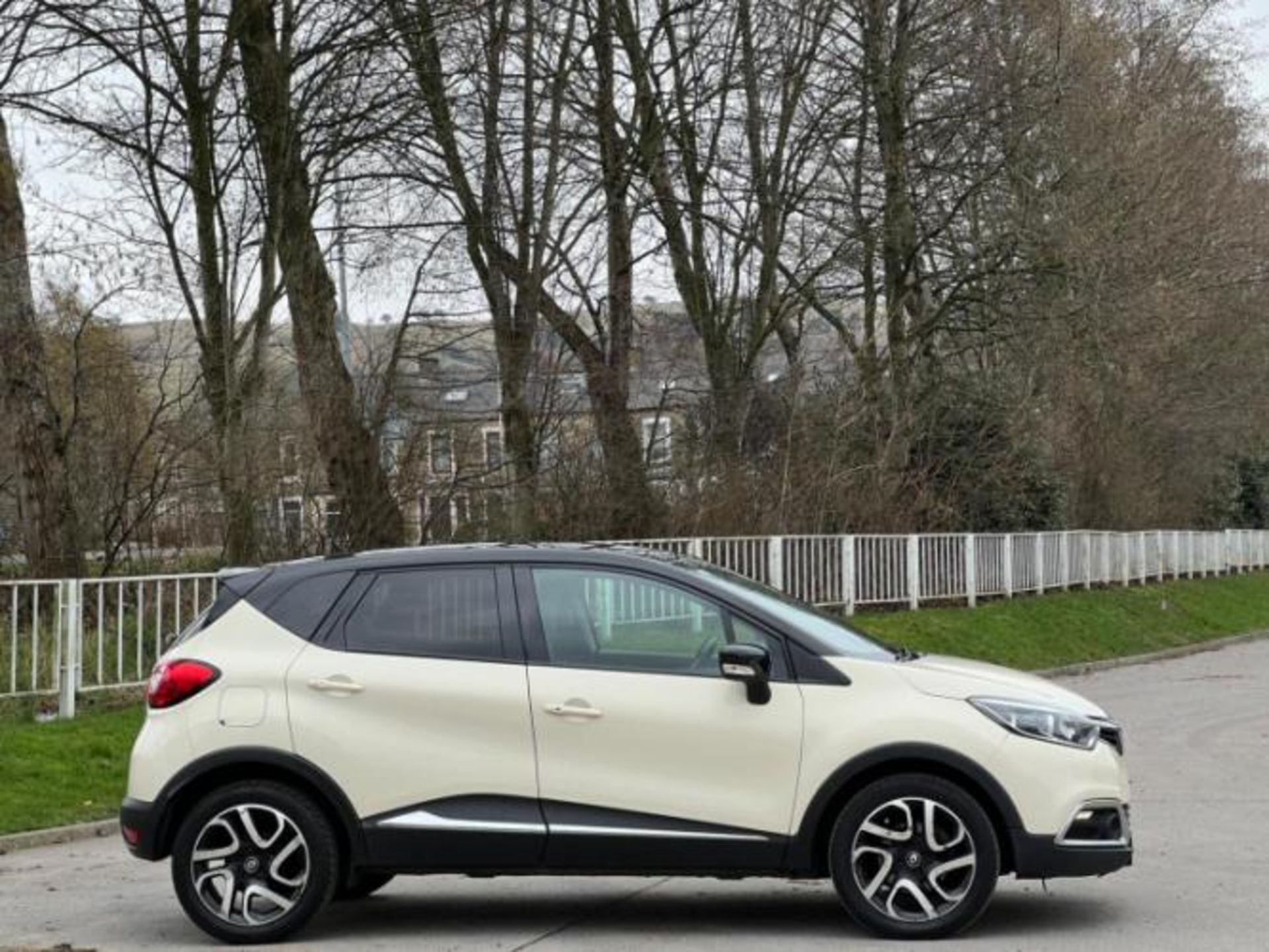 **(ONLY 115K MILEAGE)** 2016 RENAULT CAPTUR DYNAMIQUE S NAV DIESEL >>--NO VAT ON HAMMER--<< - Image 2 of 20