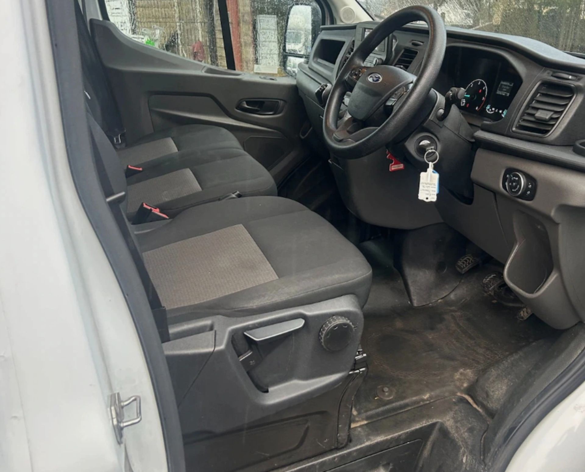 **(ONLY 82K MILEAGE)** 2024 FORD TRANSIT T350 129 BHP L4 H3 JUMBO –(24 REG) - Image 9 of 15
