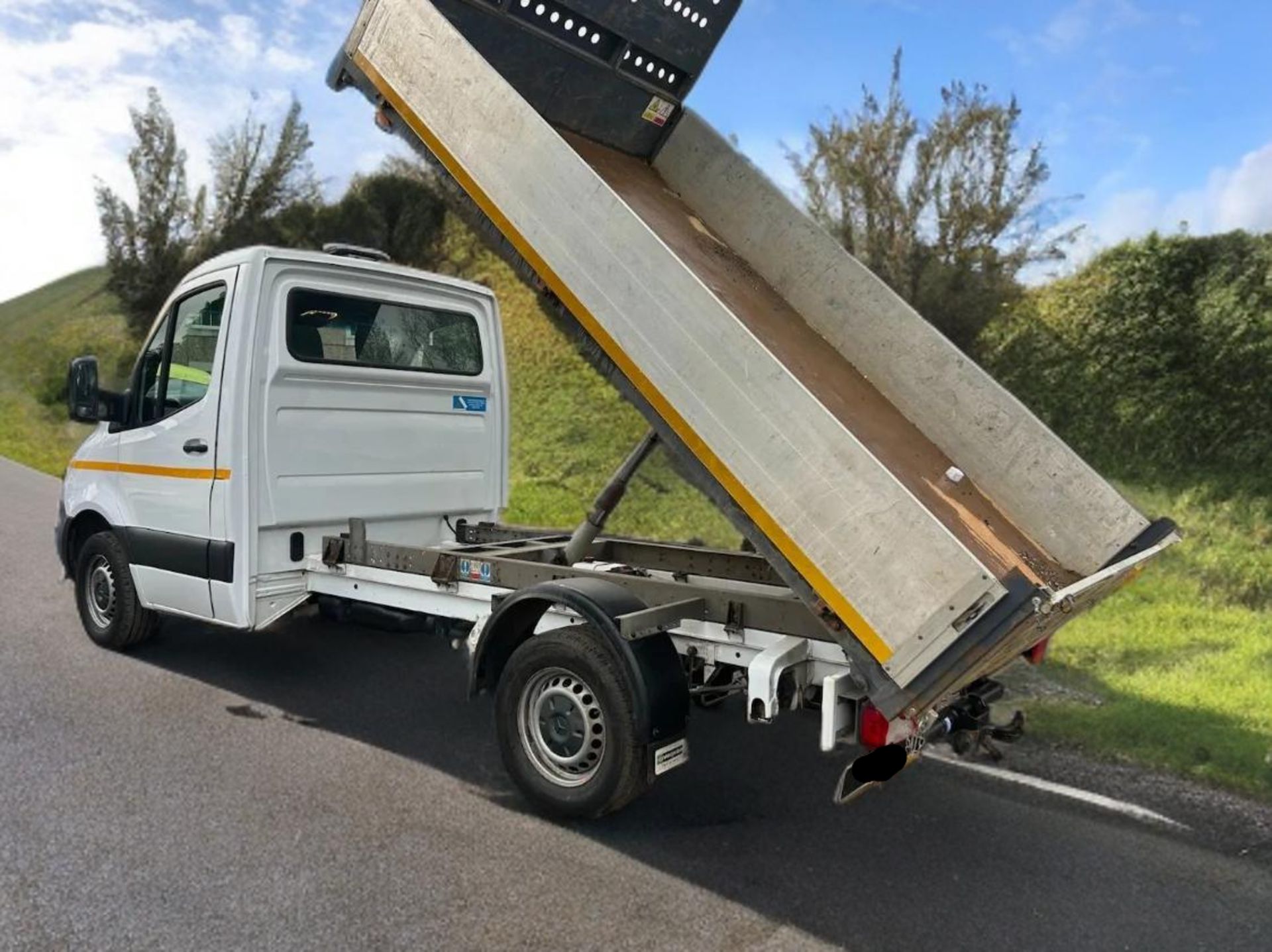 **(ONLY 27K MILEAGE)** 2023 MERCEDES-BENZ SPRINTER 3.5T PROGRESSIVE TIPPER – 73 REG - Image 3 of 15