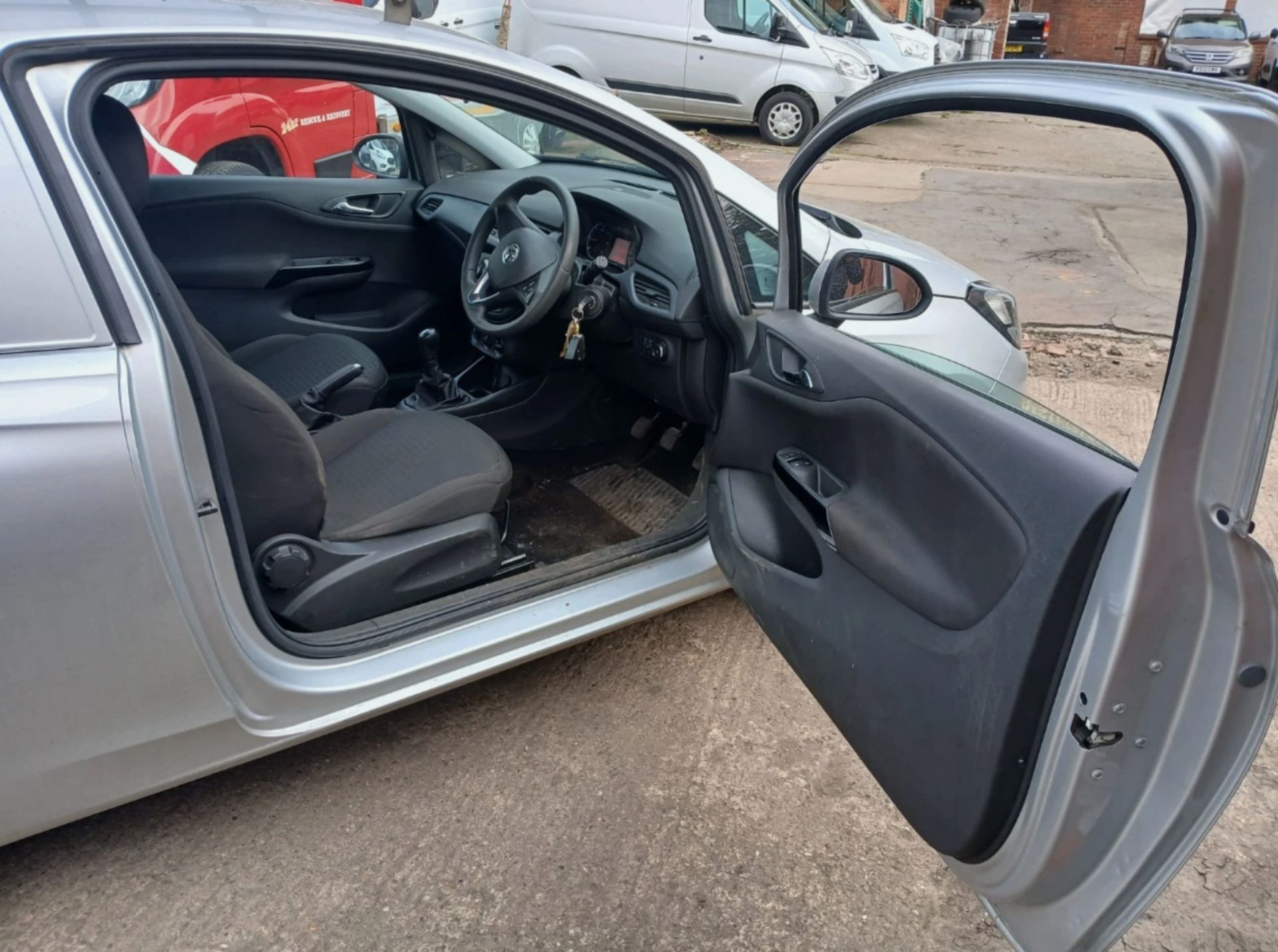 **(ONLY 107K MILEAGE)** 2017 VAUXHALL CORSA CDTI S/S L1H1 DIESEL MANUAL >>--NO VAT ON HAMMER--<< - Image 8 of 12