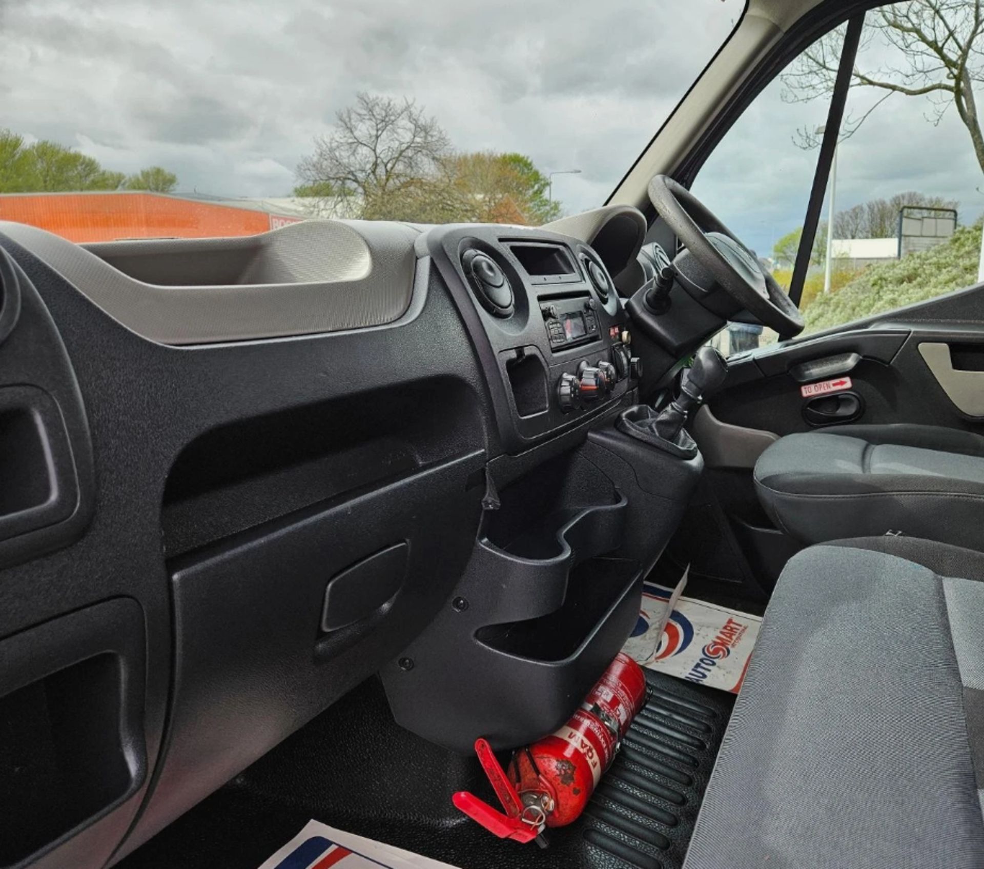 **(ONLY 102K MILEAGE)** 2014 RENAULT MASTER LH35 DCI 125 L3H3 2298CC DIESEL MANUAL - Image 9 of 12