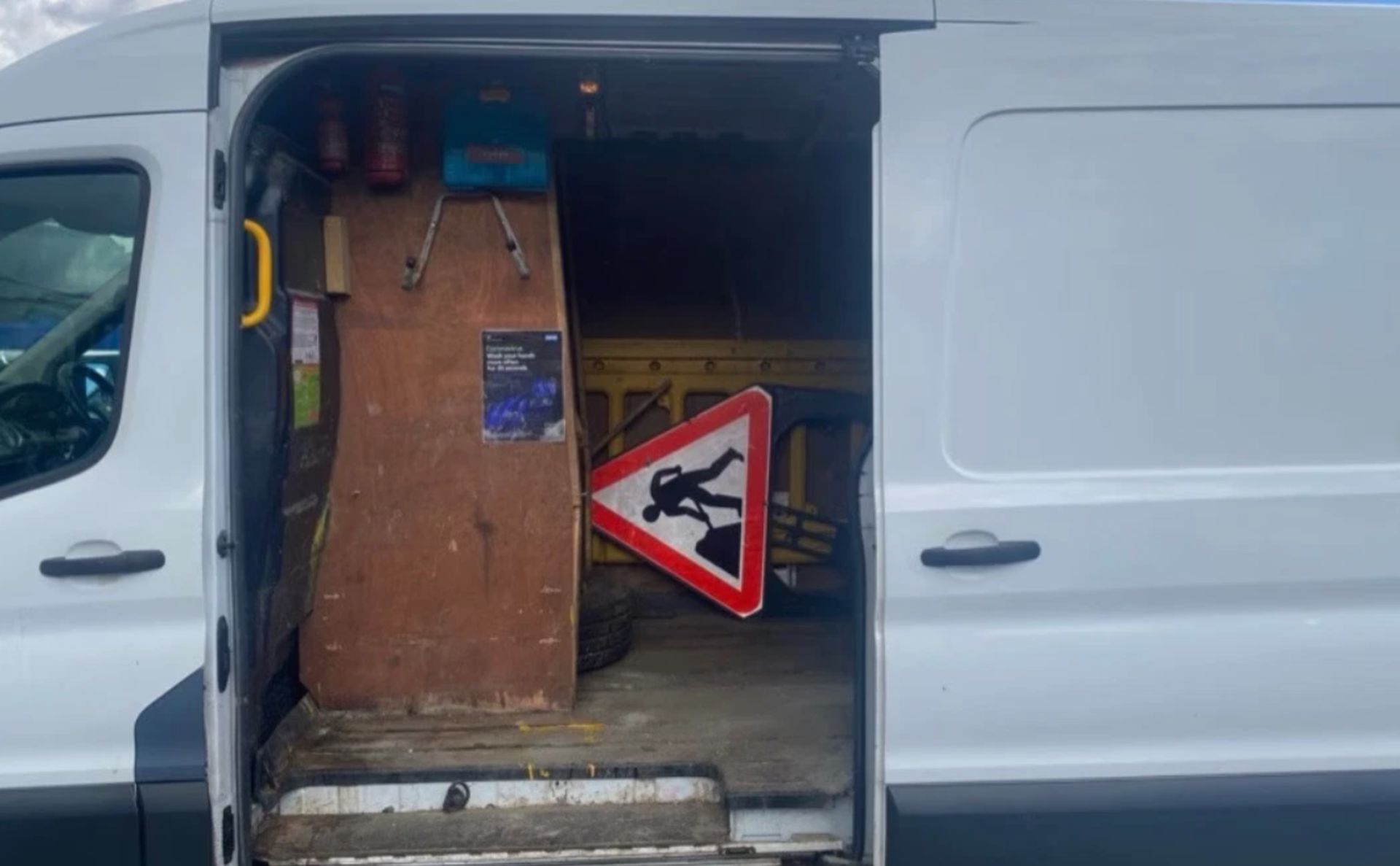 2018 FORD TRANSIT T350 2.0 ECOBLUE L3H2 RWD PANEL VAN - Image 8 of 14