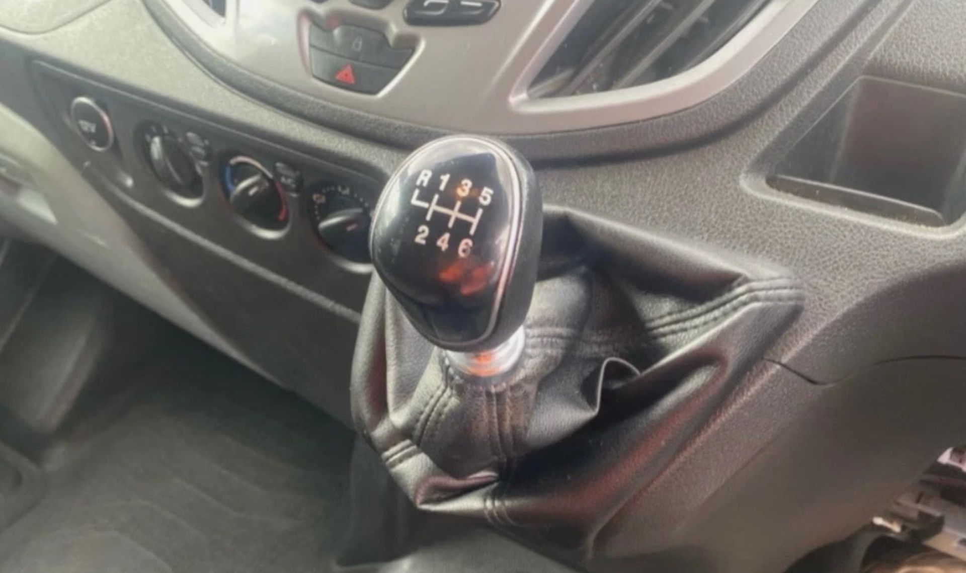 2018 FORD TRANSIT T350 2.0 ECOBLUE L3H2 RWD PANEL VAN - Image 13 of 14