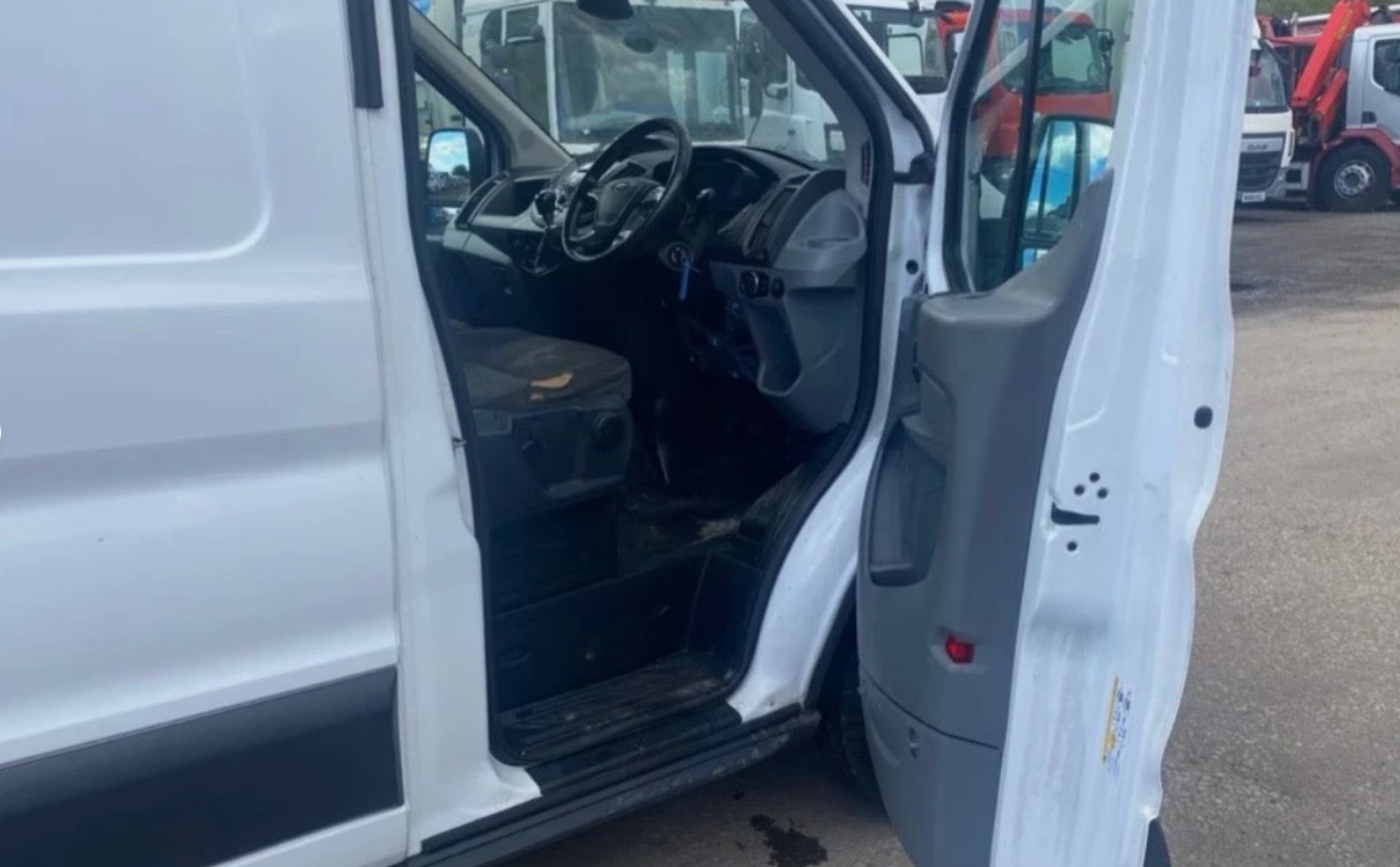2018 FORD TRANSIT T350 2.0 ECOBLUE L3H2 RWD PANEL VAN - Image 6 of 14