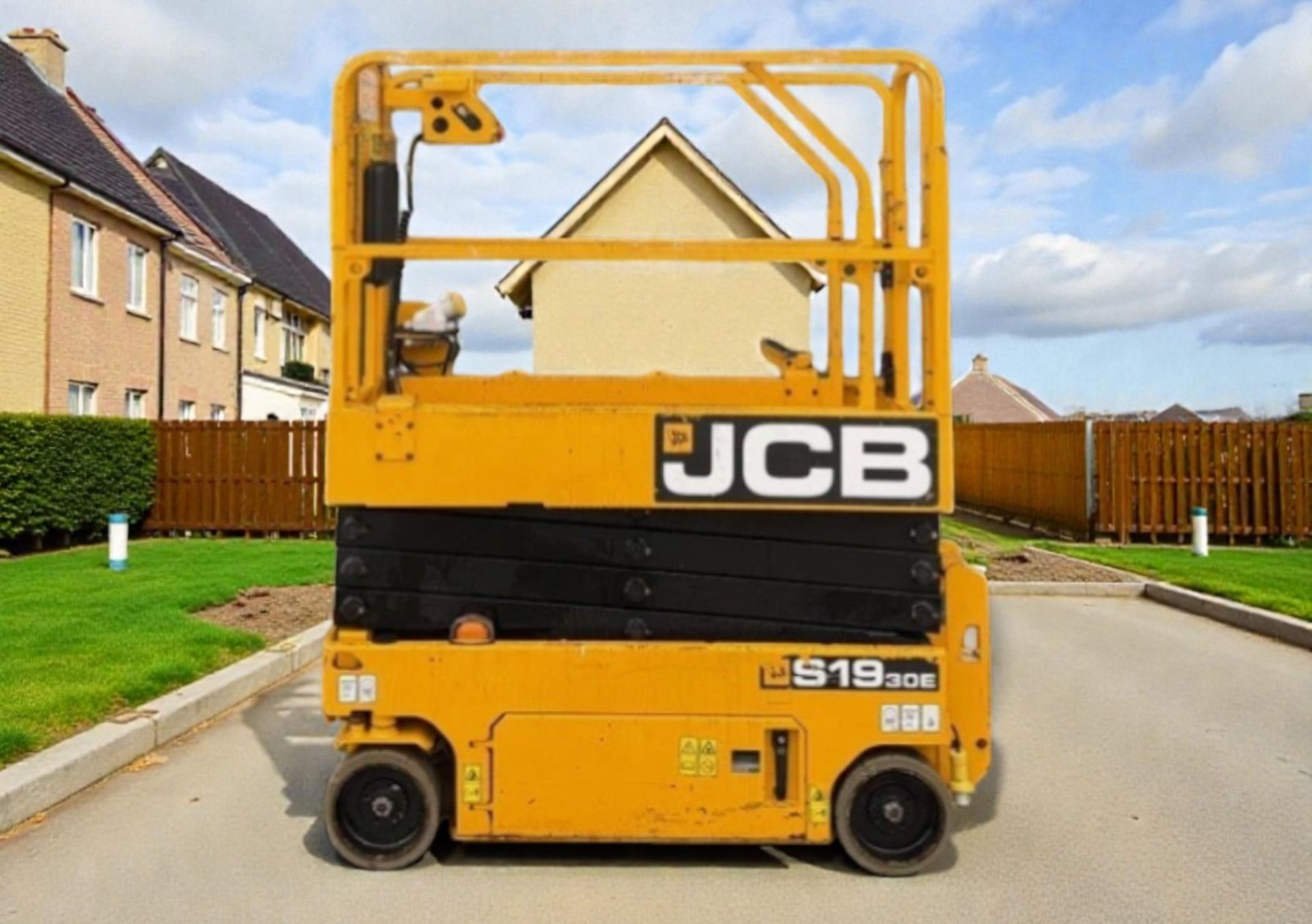 JCB S1930E – 8M ELECTRIC SCISSOR LIFT - Image 2 of 16