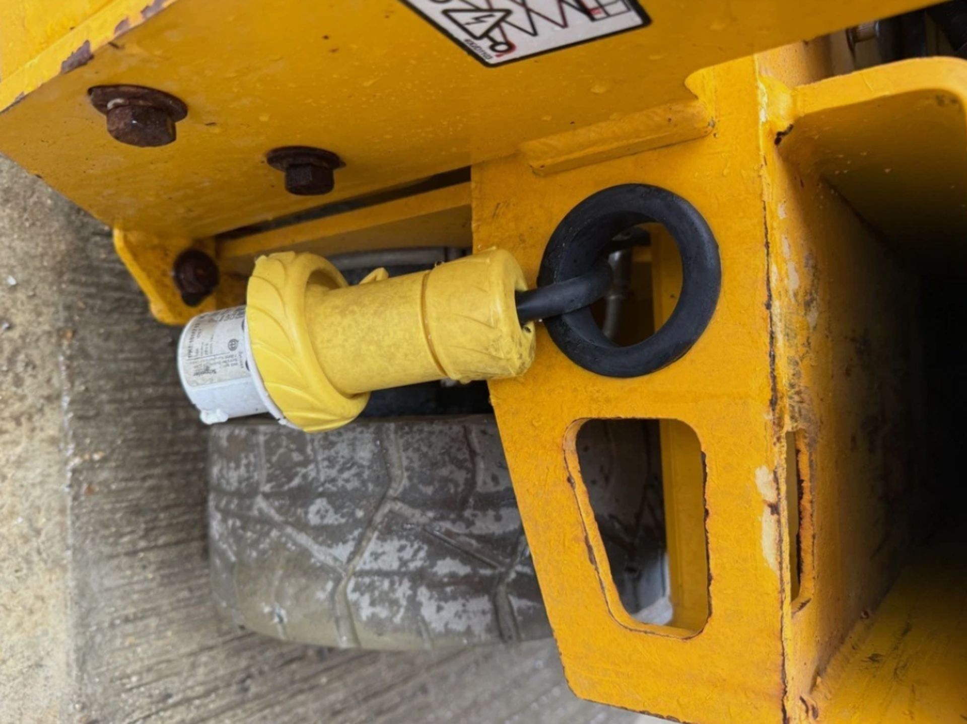 JCB S1930E – 8M ELECTRIC SCISSOR LIFT - Image 9 of 16