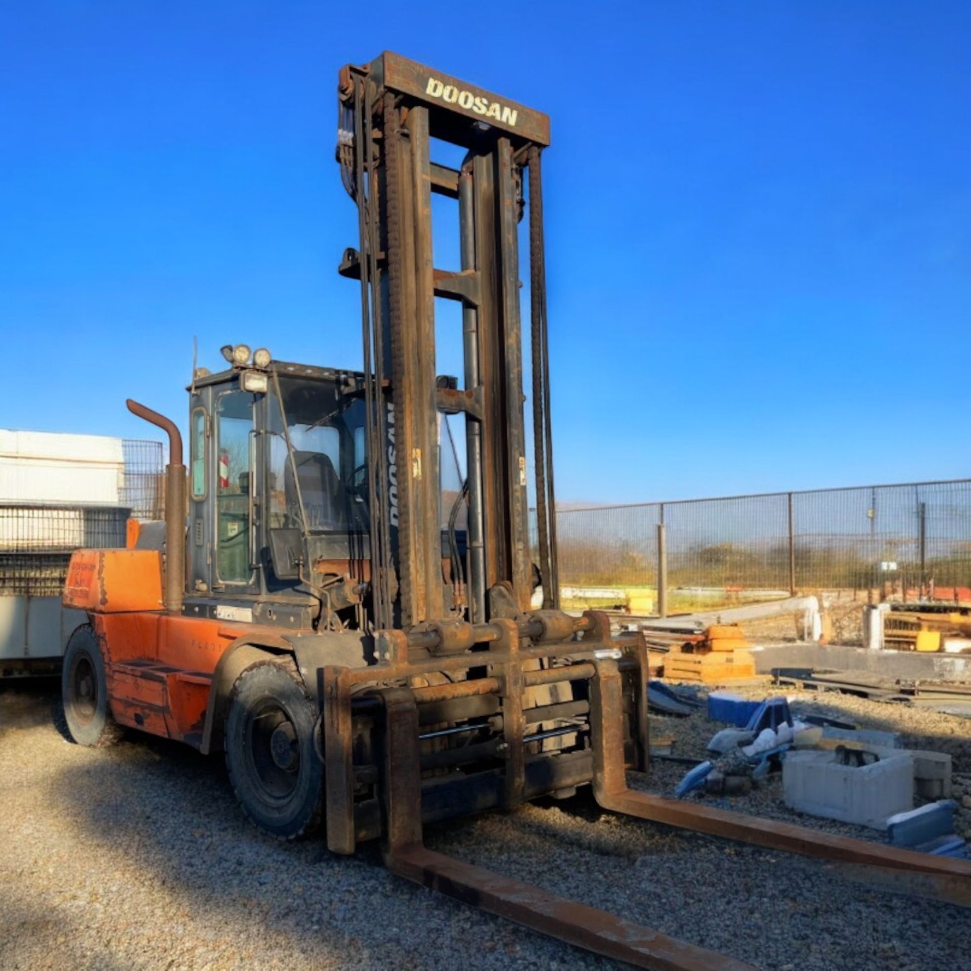 2006 DOOSAN DH130S 13 TON DIESEL FORKLIFT TRUCK - Image 2 of 8