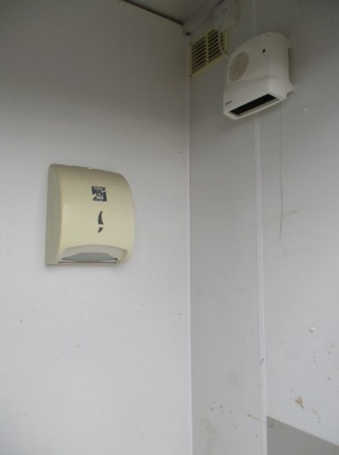 12FT SHIPPING CONTAINER TOILET BLOCK - Image 7 of 12