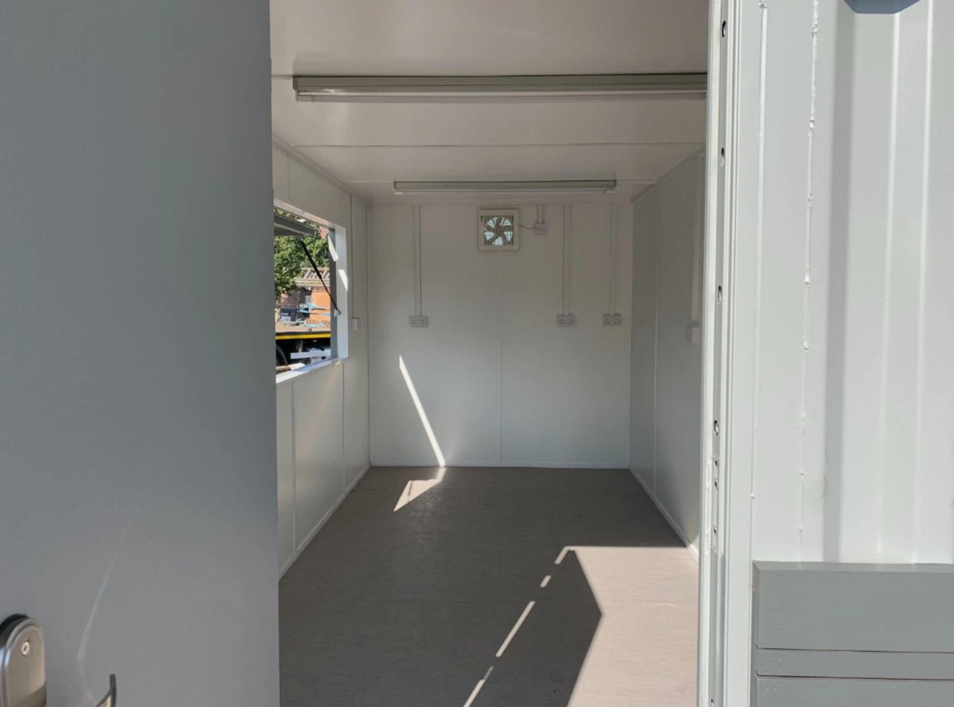 16FT X 8FT CATERING SHIPPING CONTAINER - Image 5 of 15