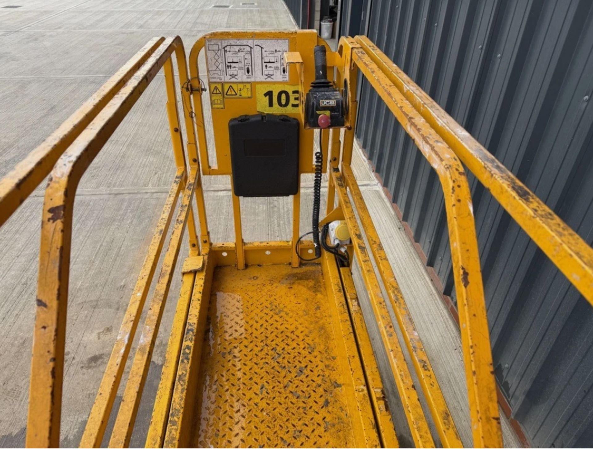 JCB S1930E – 8M ELECTRIC SCISSOR LIFT - Image 12 of 16