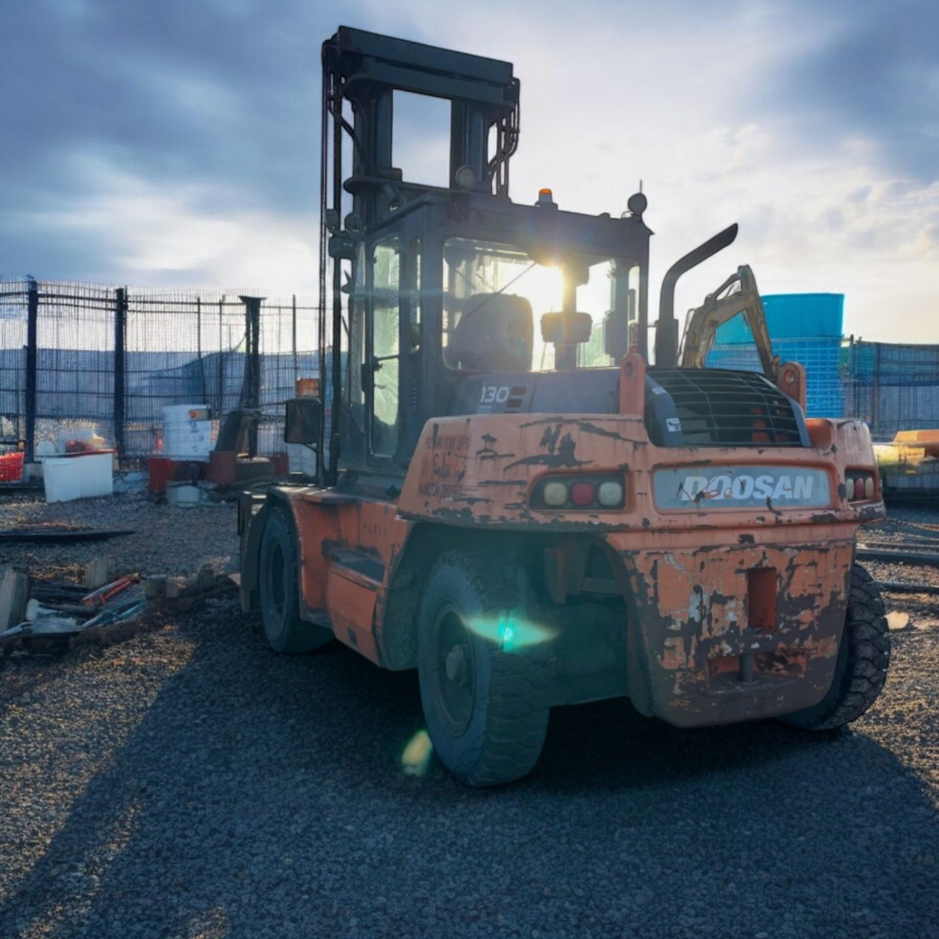 2006 DOOSAN DH130S 13 TON DIESEL FORKLIFT TRUCK - Image 3 of 8