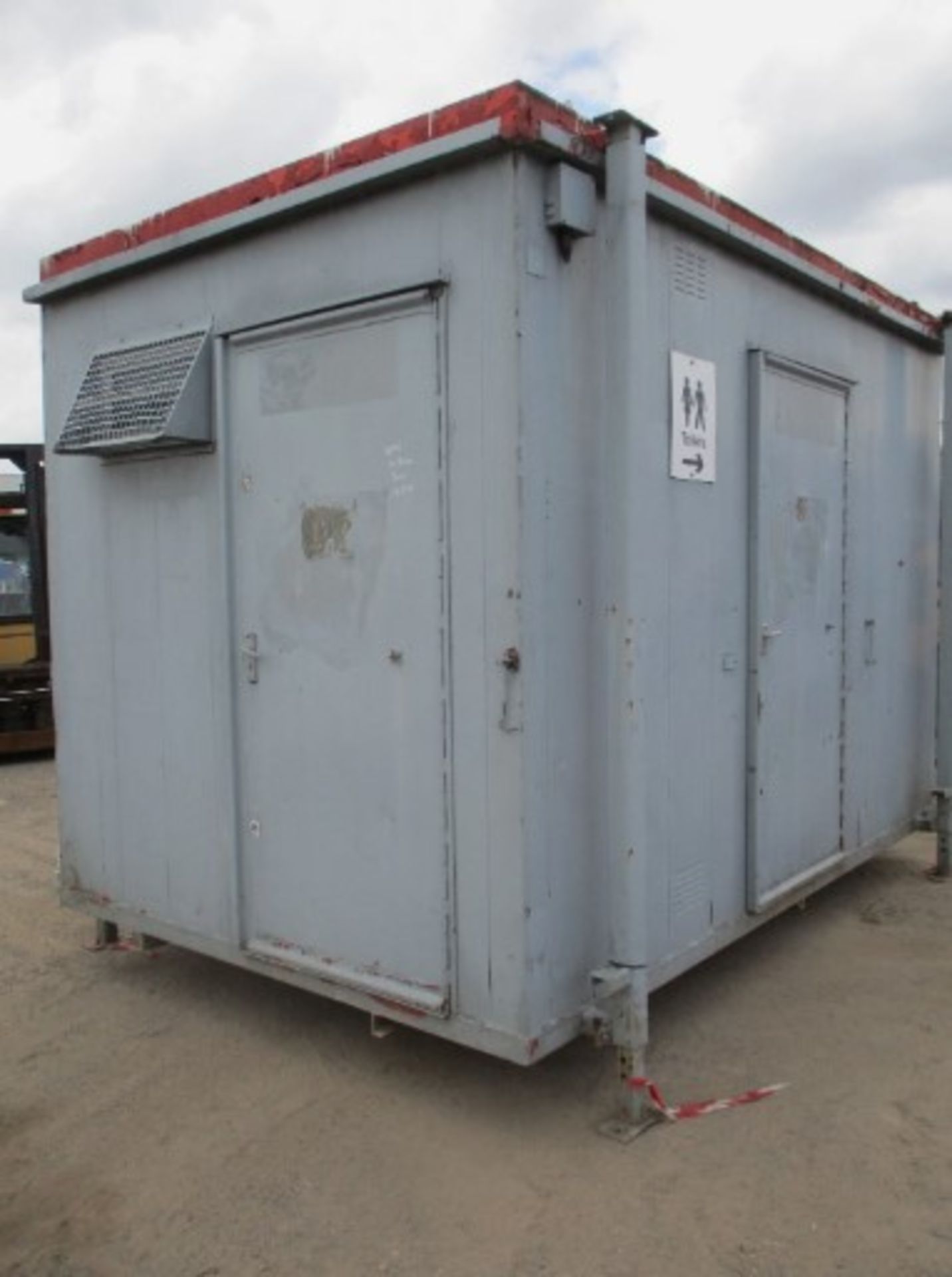 12FT SHIPPING CONTAINER TOILET BLOCK - Image 5 of 12