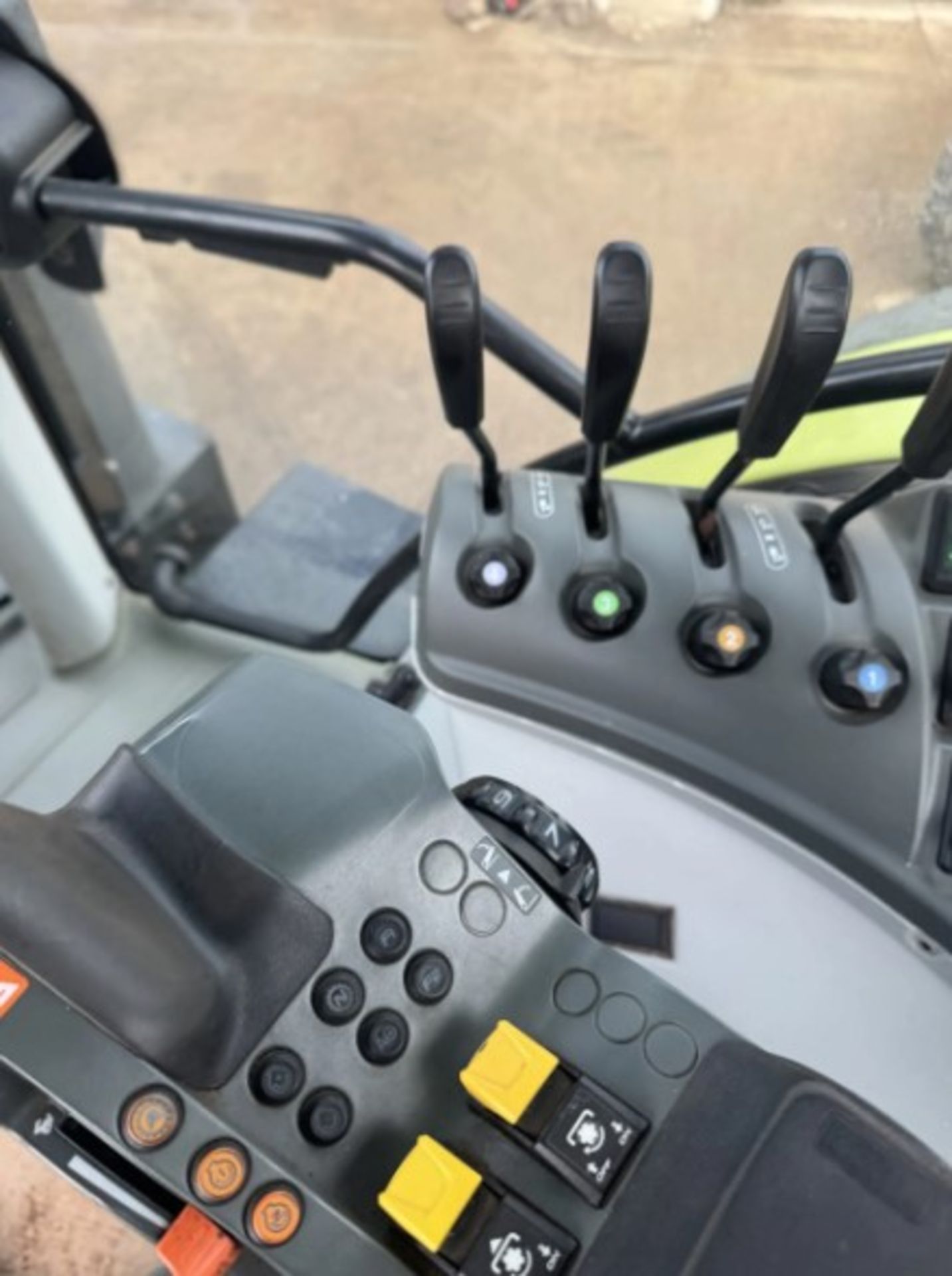 CLAAS ARION 640 - Image 11 of 12