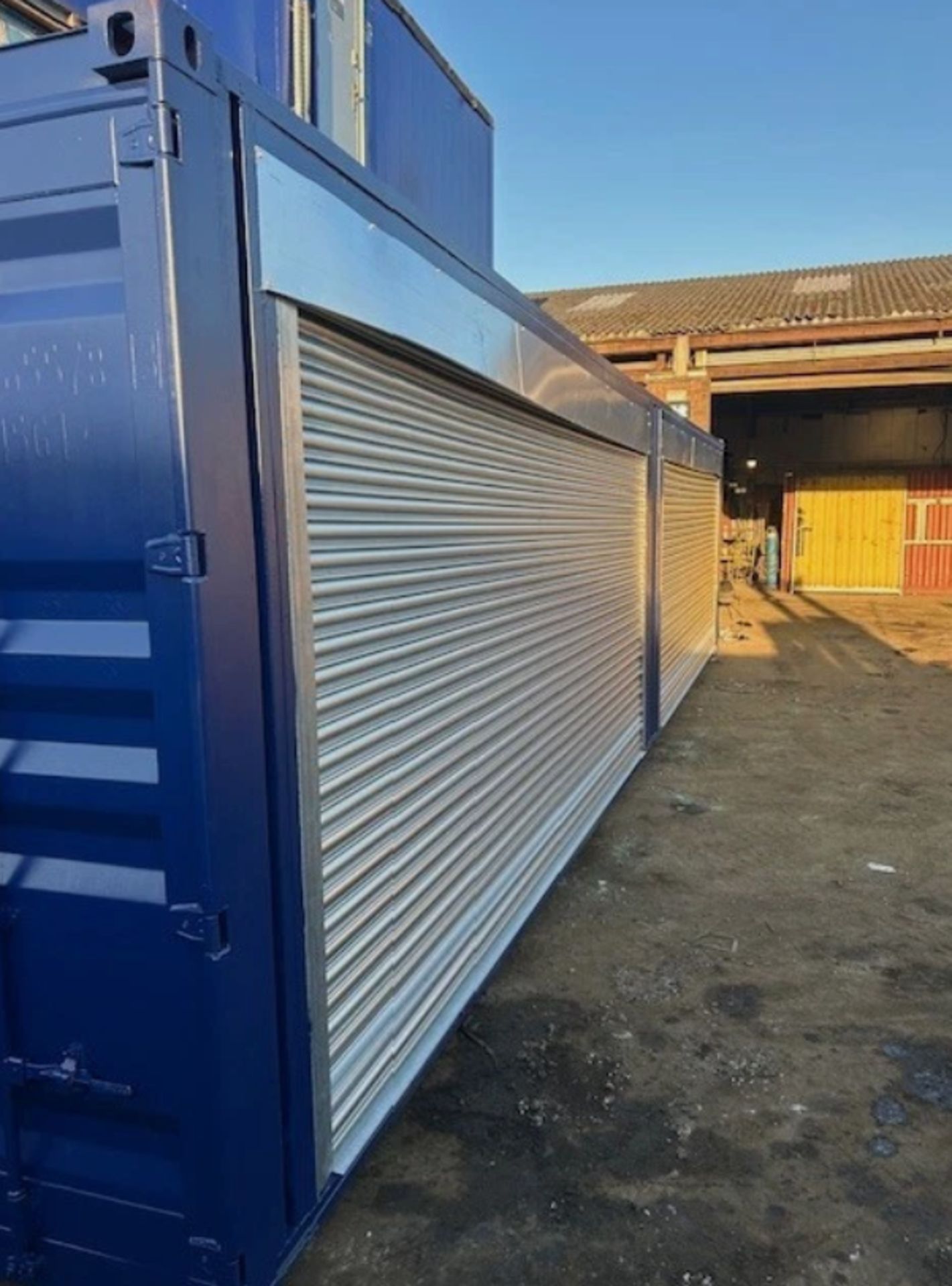 40FT X 8FT DOUBLE ROLLER SHUTTER SHIPPING CONTAINER - Image 3 of 4