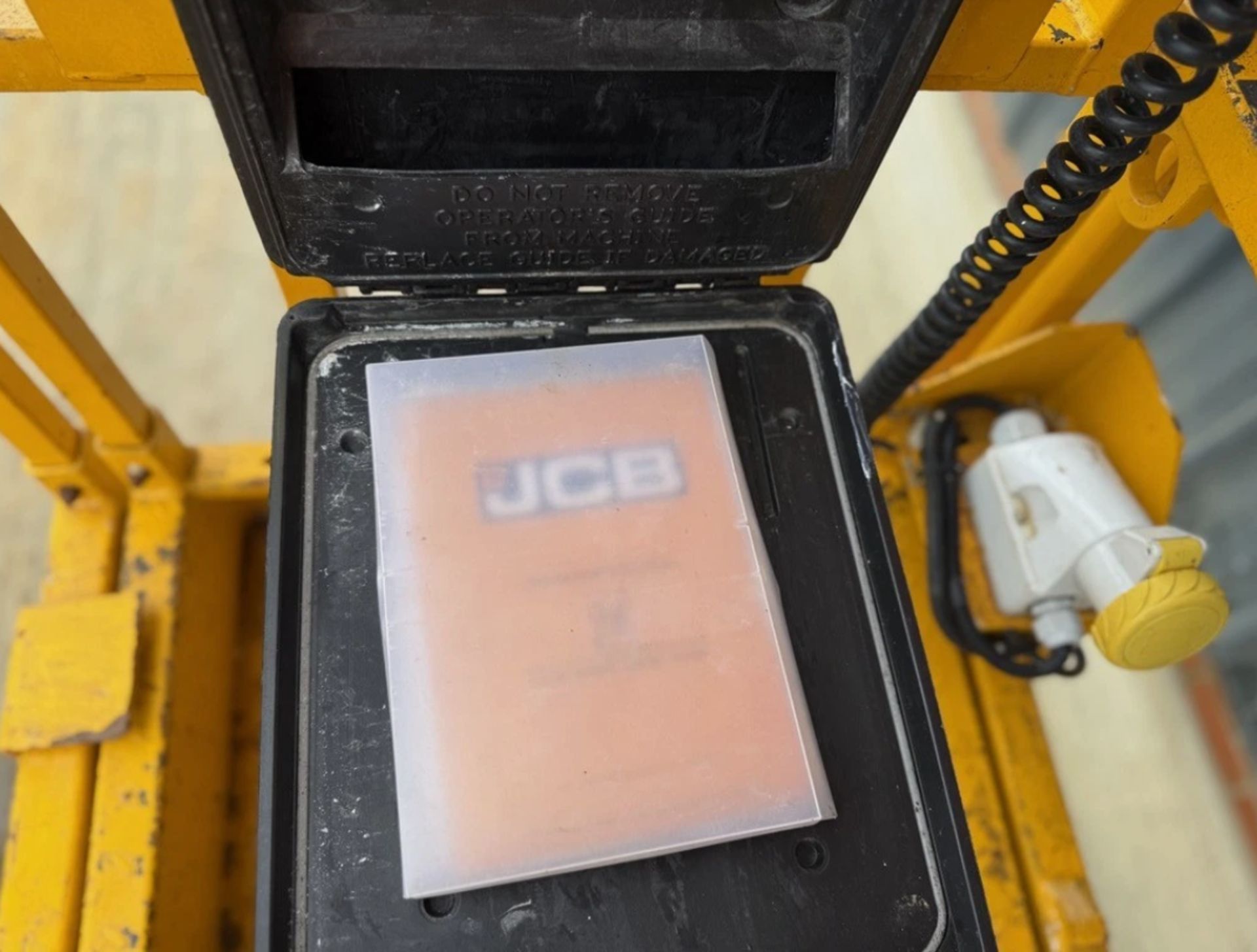 JCB S1930E – 8M ELECTRIC SCISSOR LIFT - Image 14 of 16
