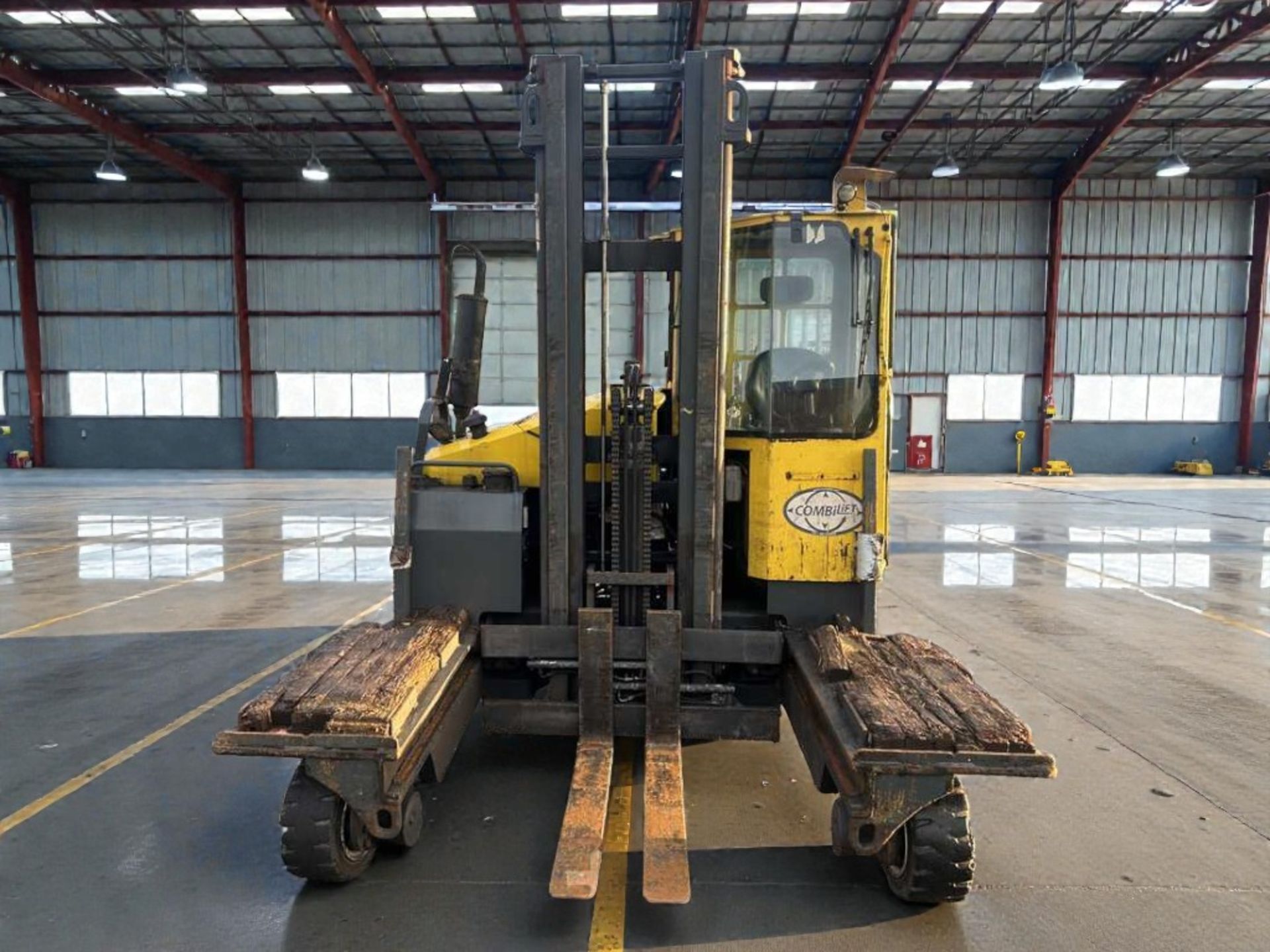 2017 COMBILIFT C4000 FOUR-WAY FORKLIFT - Image 2 of 4