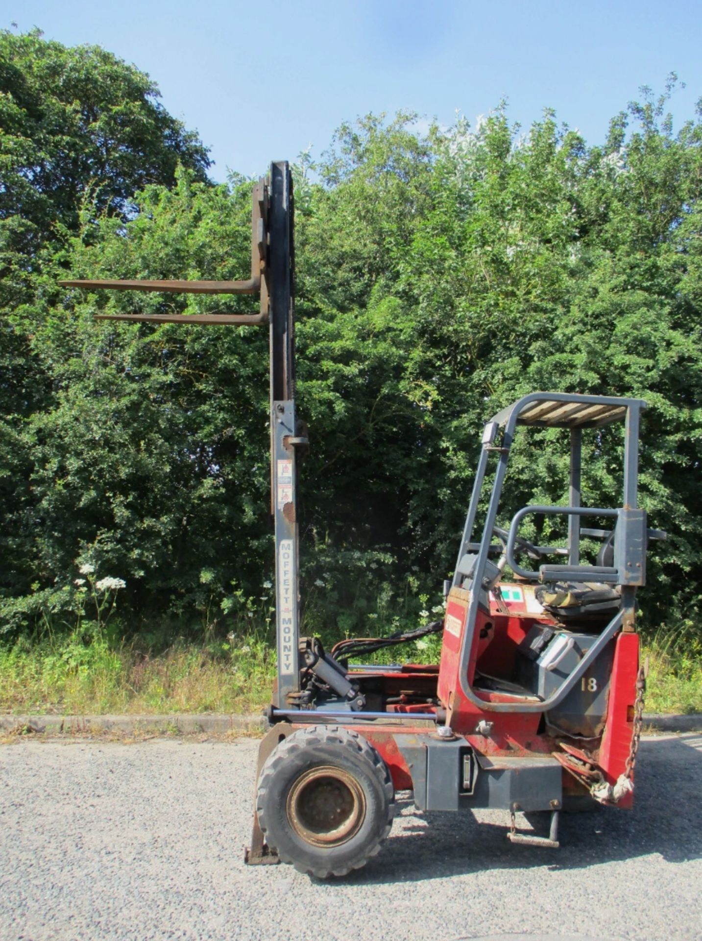 MOFFETT MOUNTY M2003 TRUCK-MOUNTED FORKLIFT - Image 5 of 14