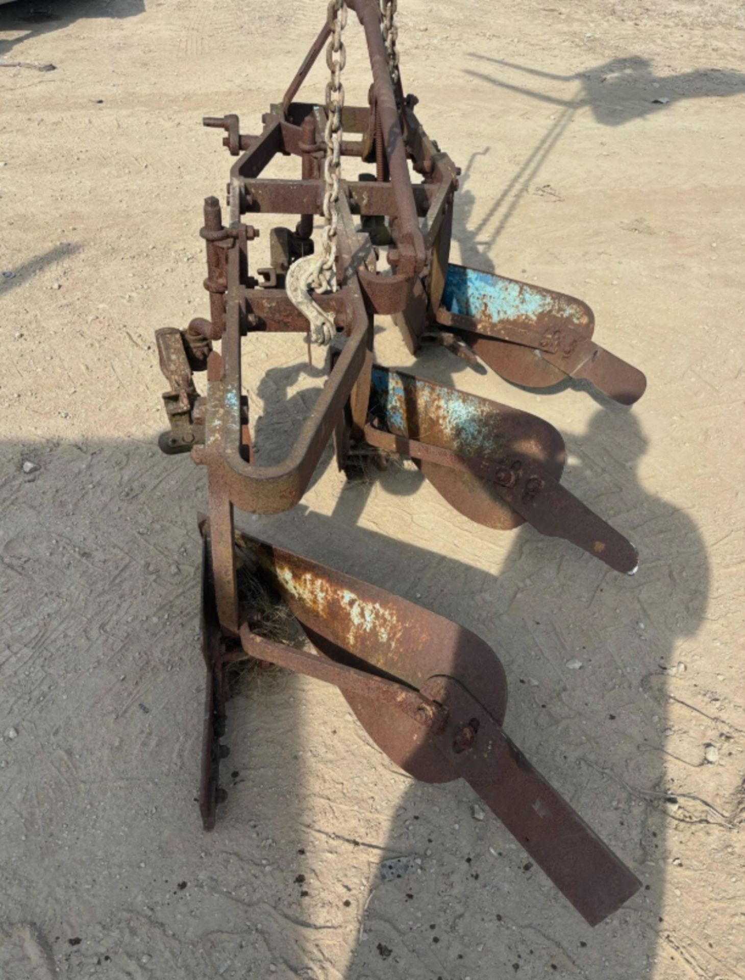 3-FURROW RANSOMS TS597 PLOUGH – 3-POINT LINKAGE – TRACTOR ATTACHMENT - Image 8 of 8